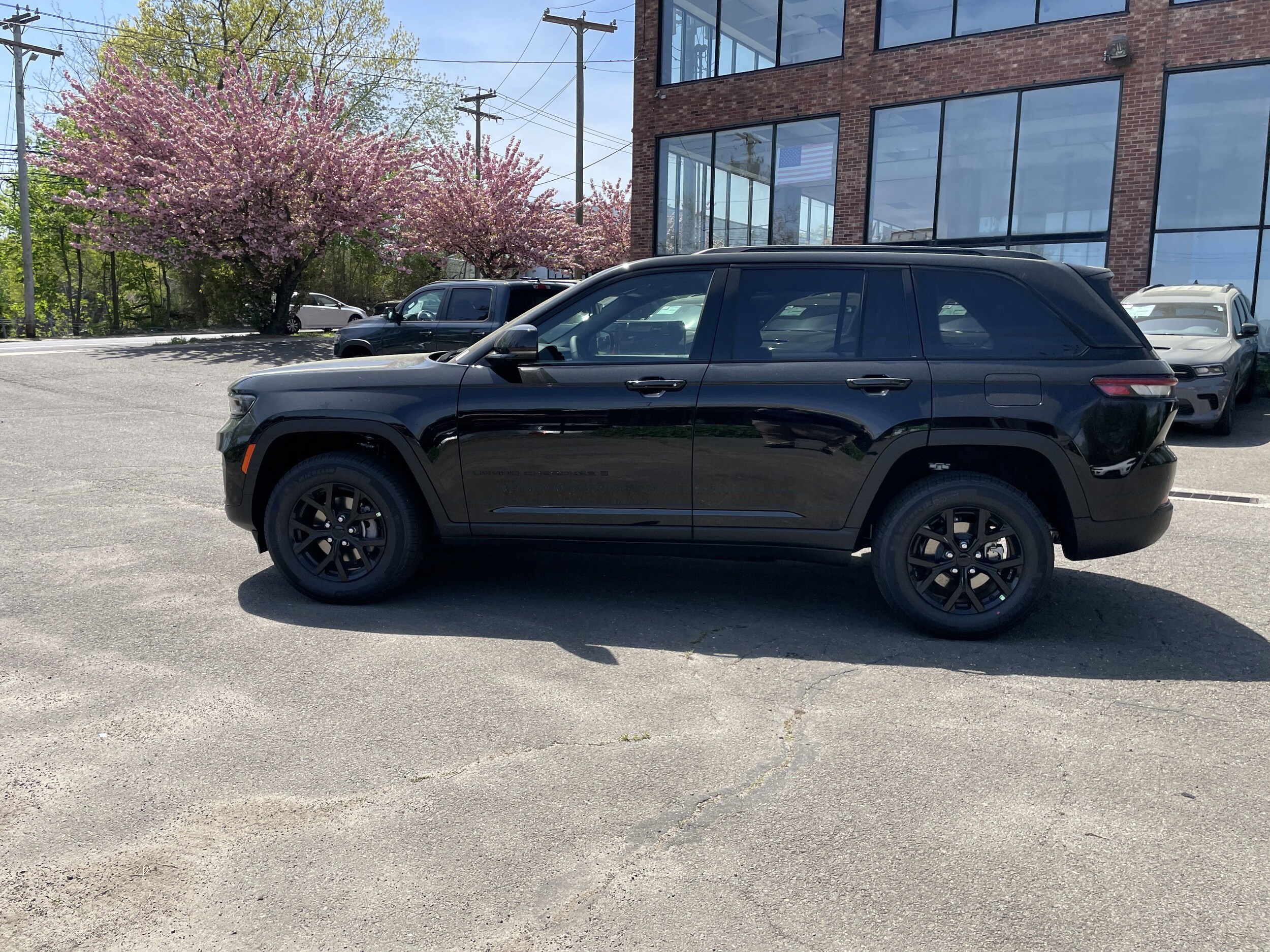 2025 Jeep Grand Cherokee Laredo Altitude photo 4
