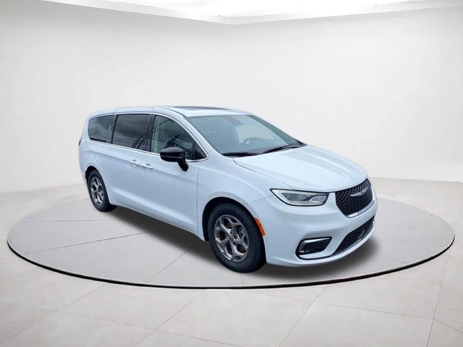 2024 Chrysler Pacifica Limited's photo