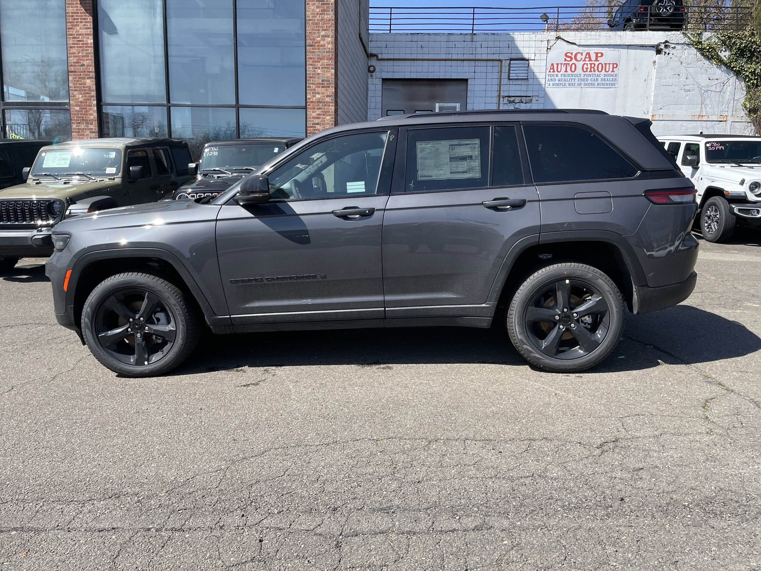 2025 Jeep Grand Cherokee Limited photo 4