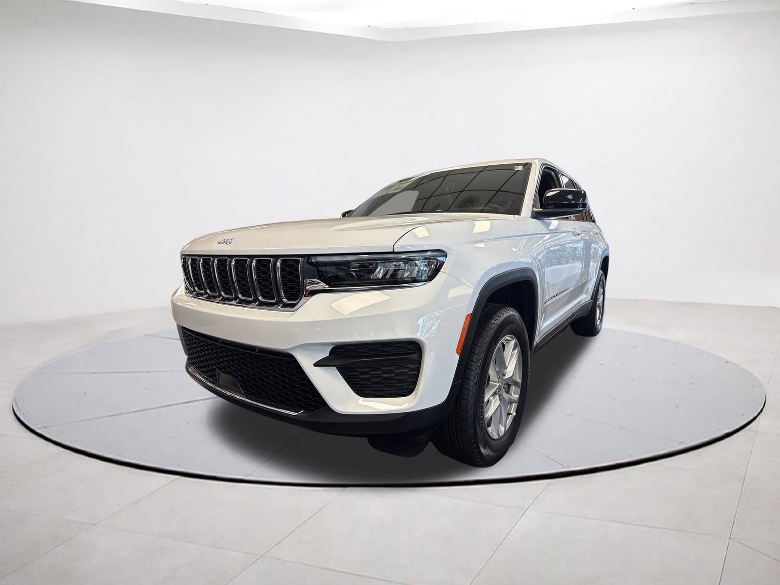 2025 Jeep Grand Cherokee Laredo photo 2