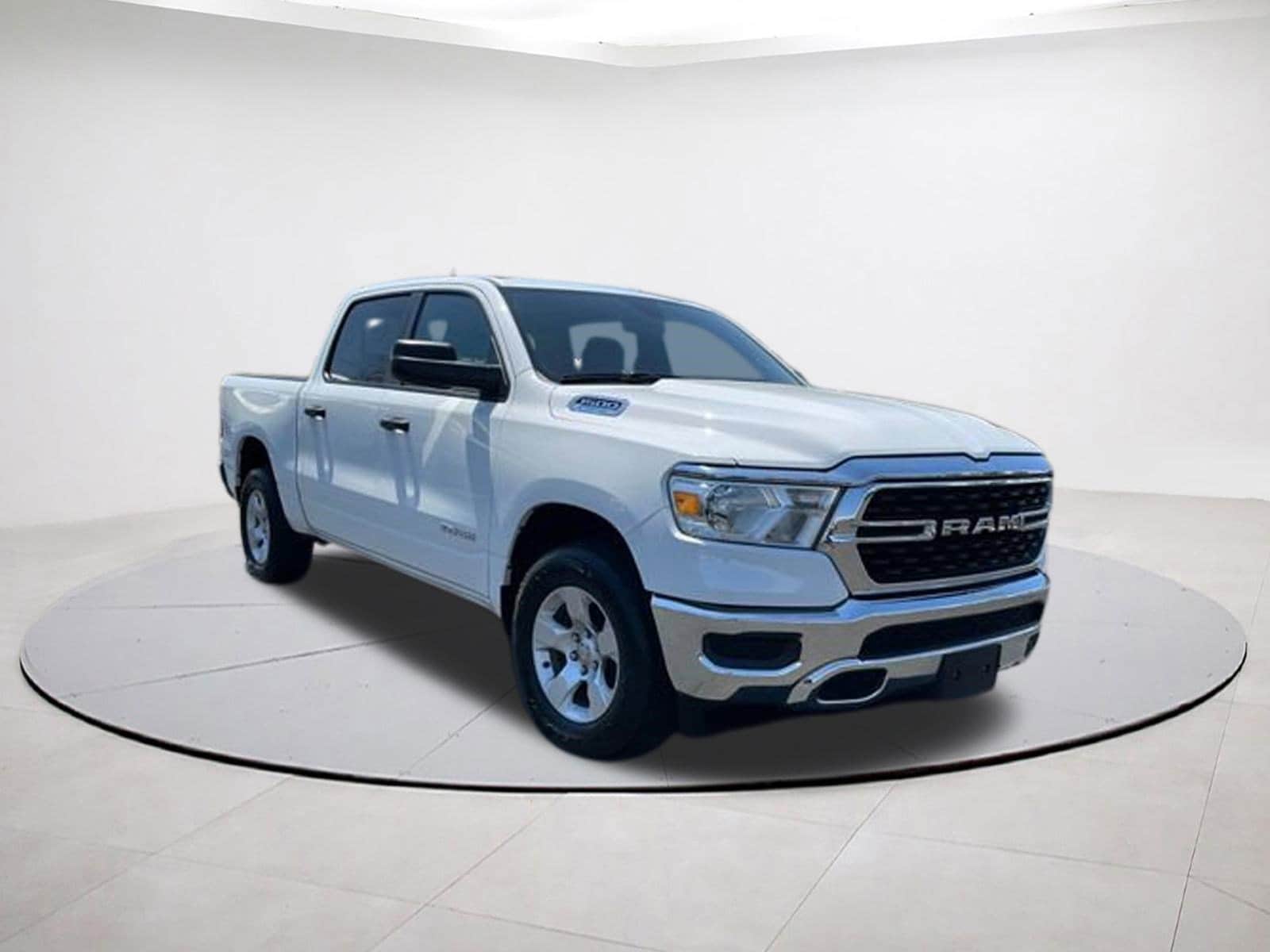 2023 RAM 1500 Big Horn/Lone Star 4x4 Crew Cab 5'7's photo