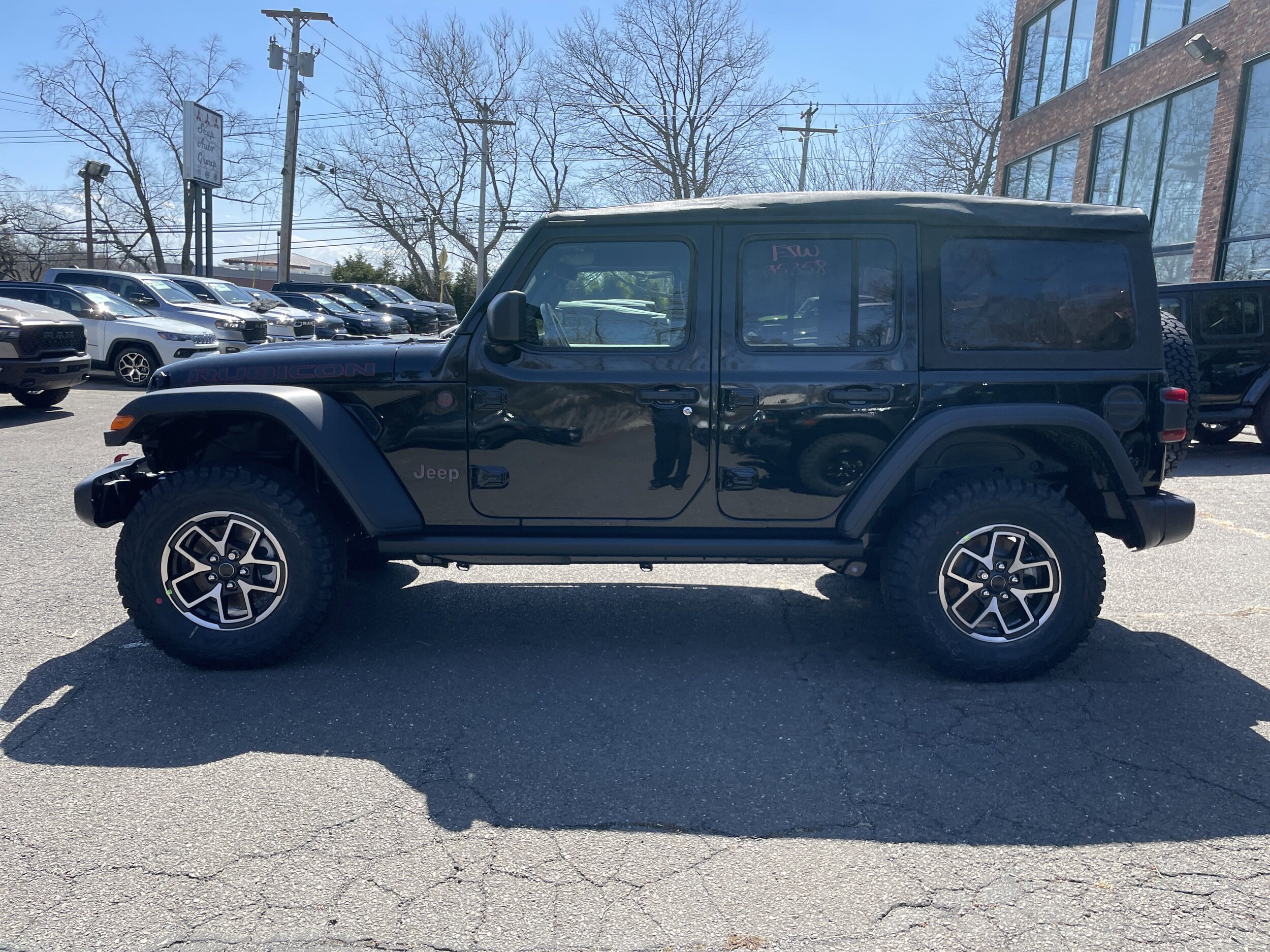 2025 Jeep Wrangler Rubicon photo 4