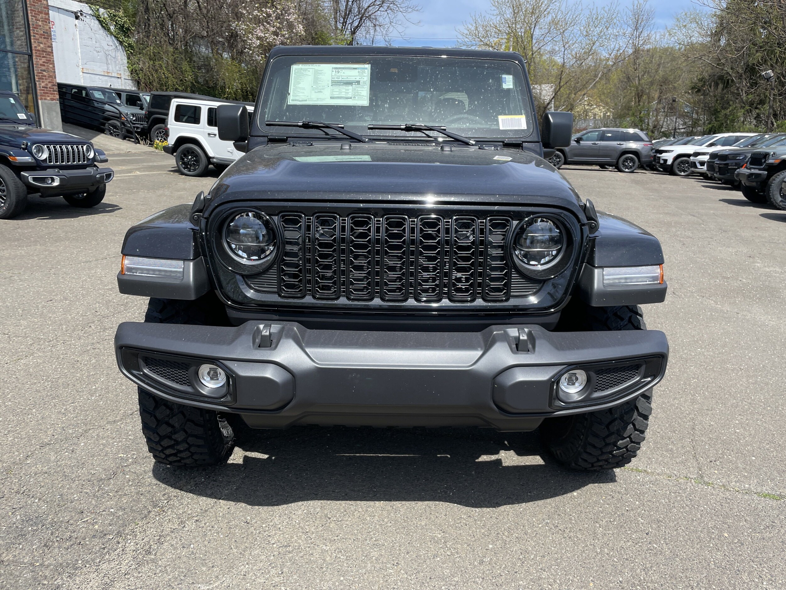 2025 Jeep Gladiator Willys photo 2