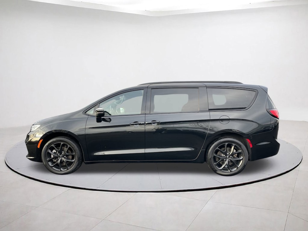 Used 2023 Chrysler Pacifica Touring L Touring L AWD