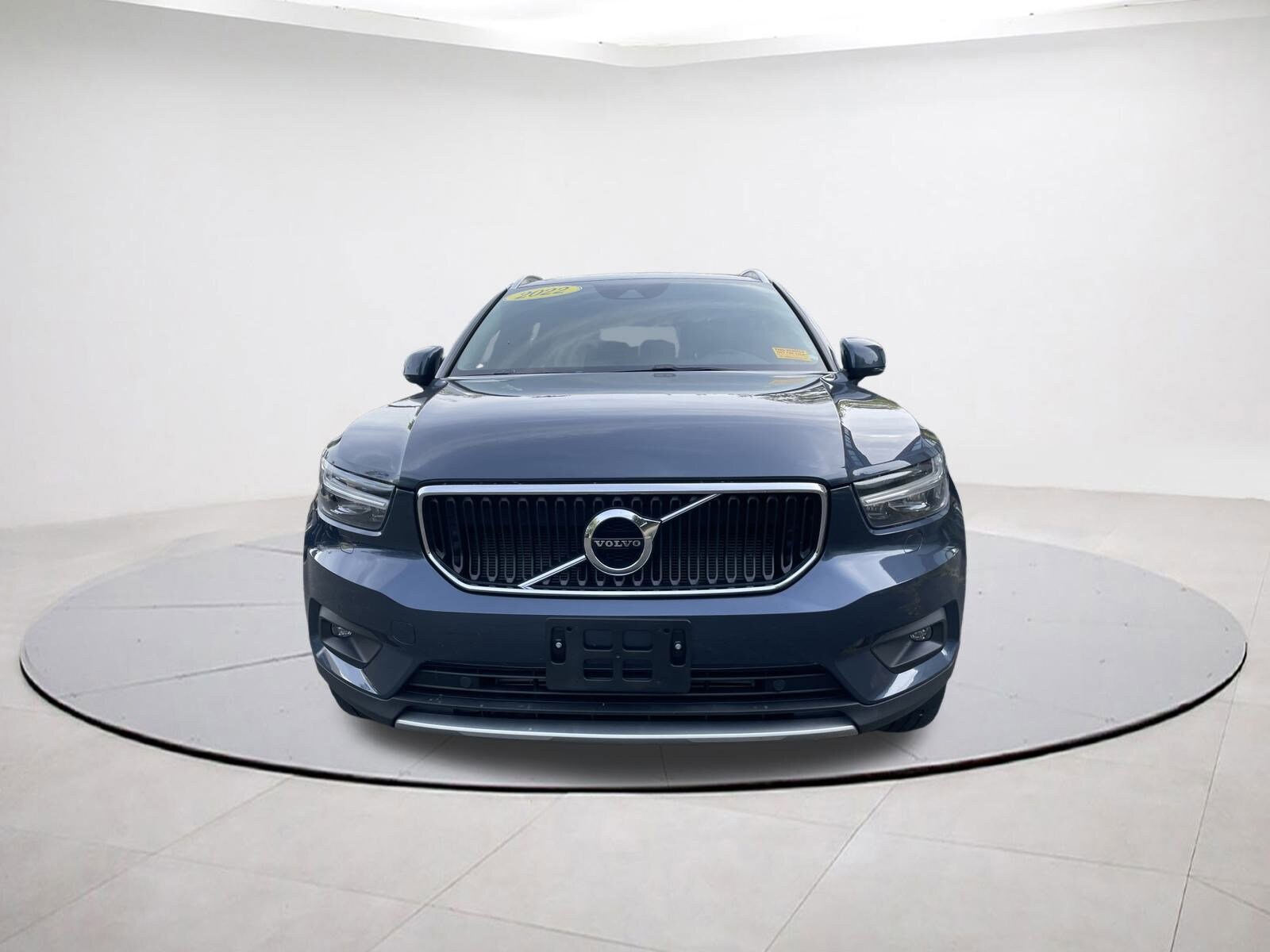 2022 Volvo XC40 T5 AWD Momentum photo 2
