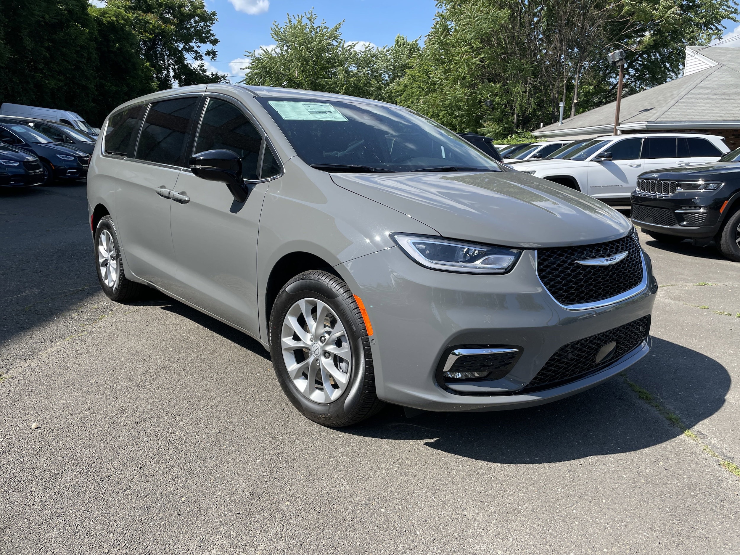 2025 Chrysler Pacifica Select