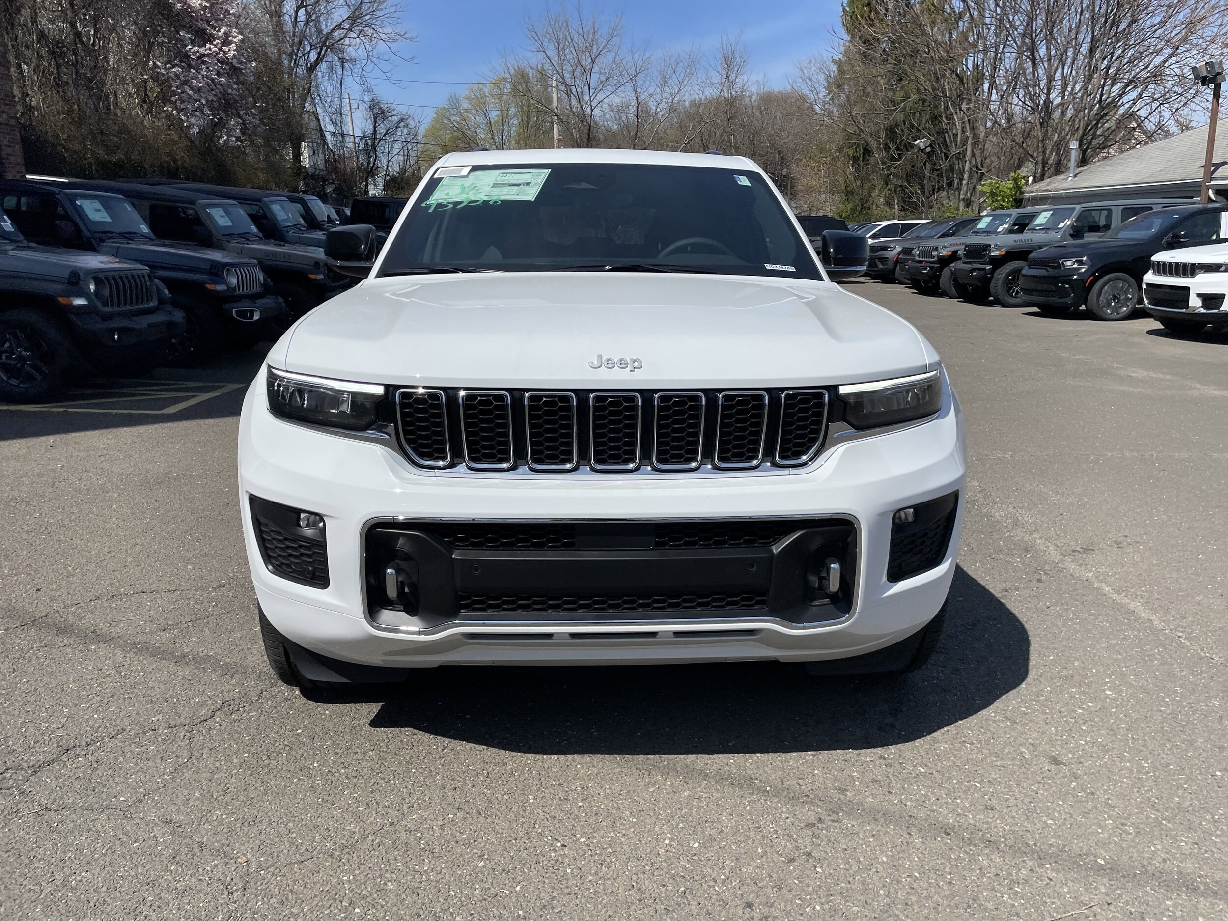 2025 Jeep Grand Cherokee Overland photo 2