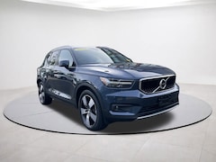 2022 Volvo XC40 Momentum T5 AWD Momentum
