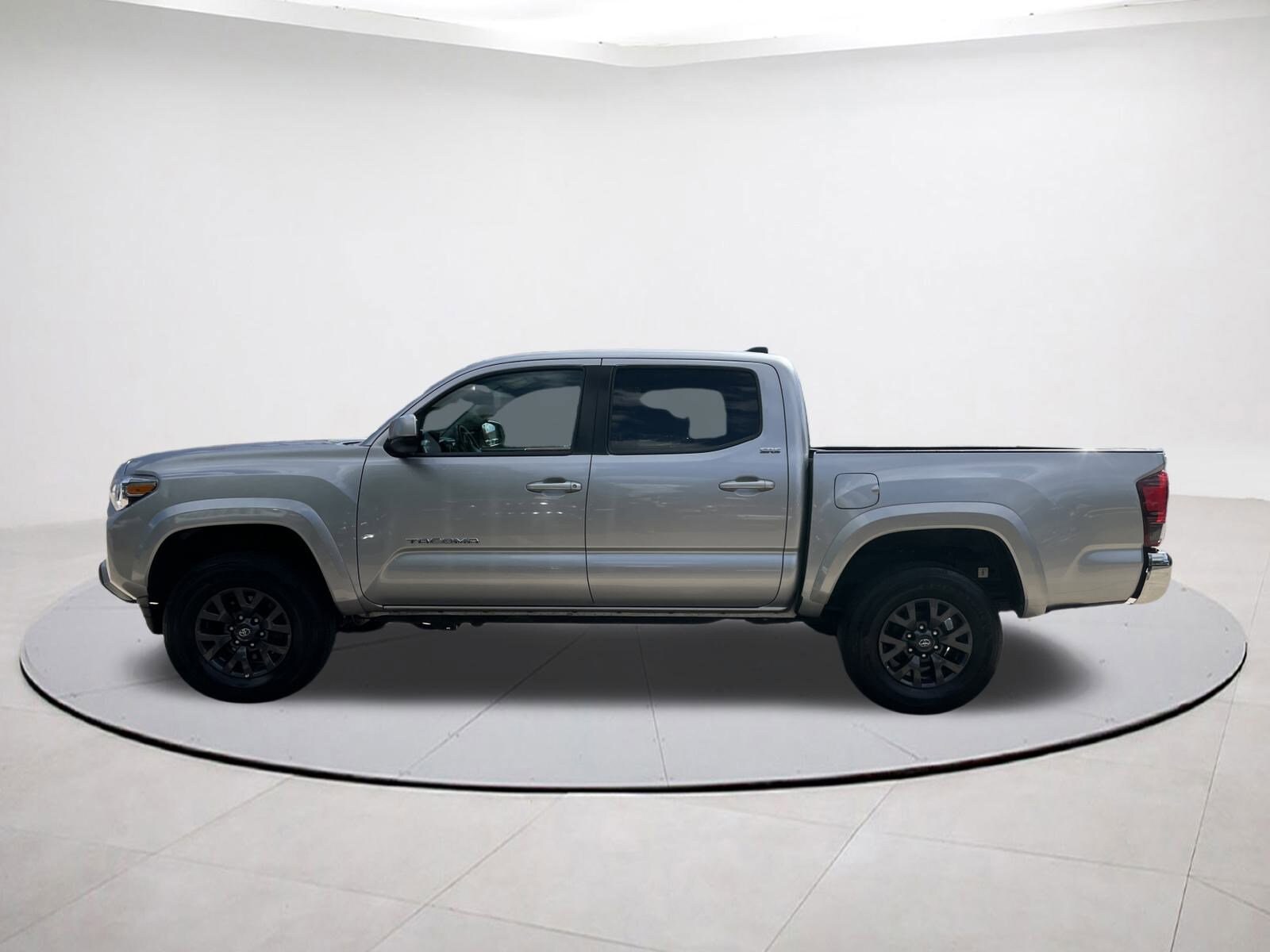 2023 Toyota Tacoma SR5 V6 4x4 photo 4