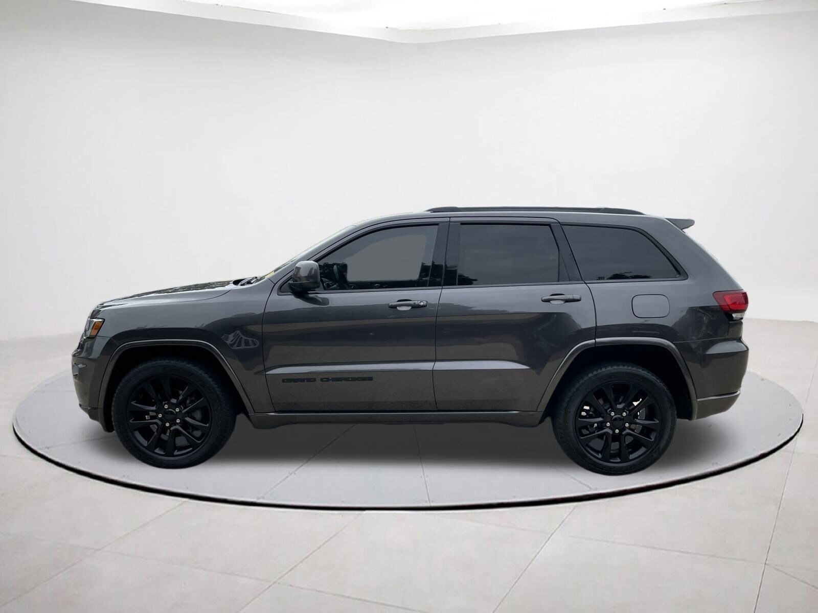2018 Jeep Grand Cherokee Altitude photo 3