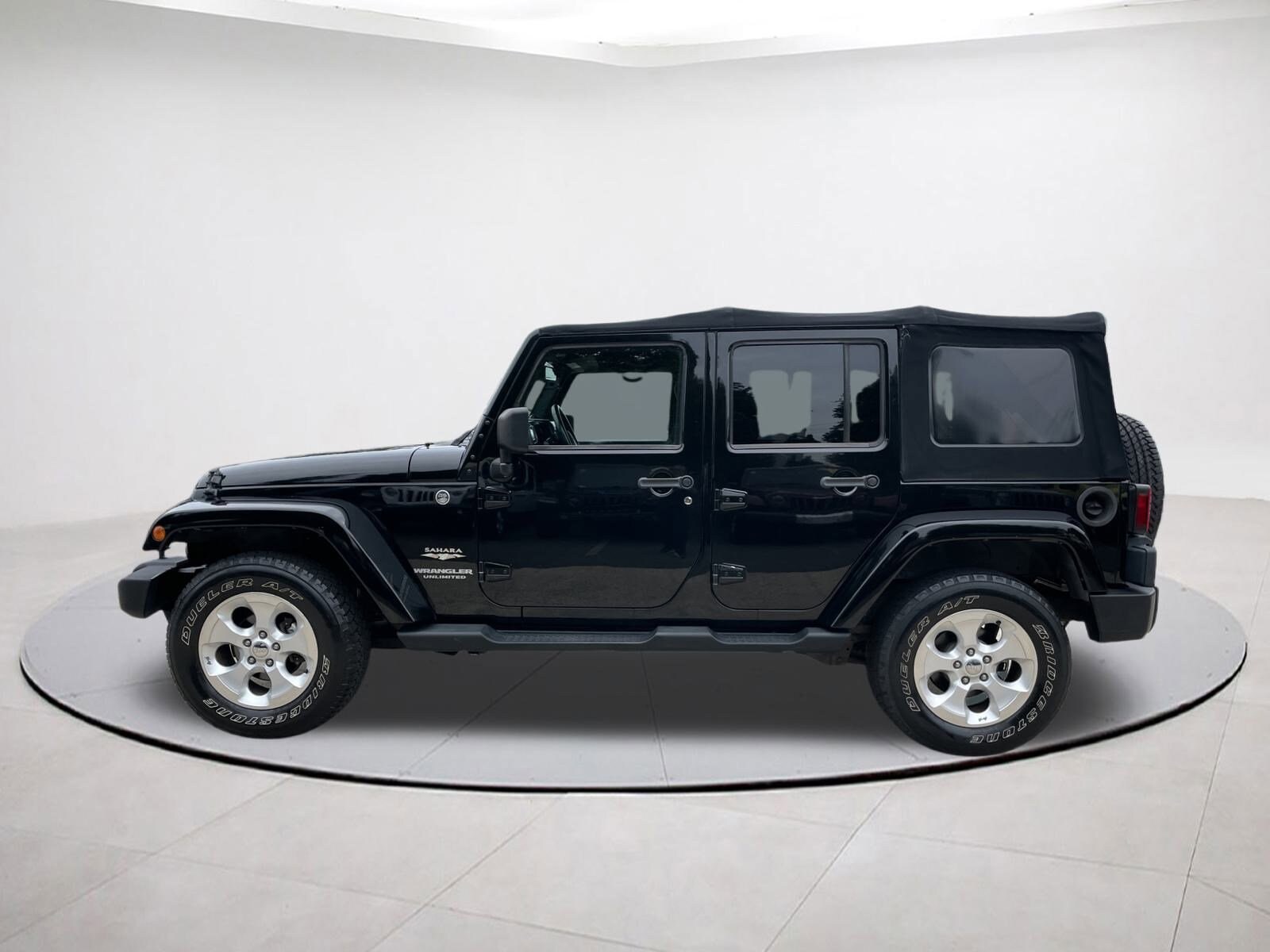 2013 Jeep Wrangler Unlimited Sahara photo 4