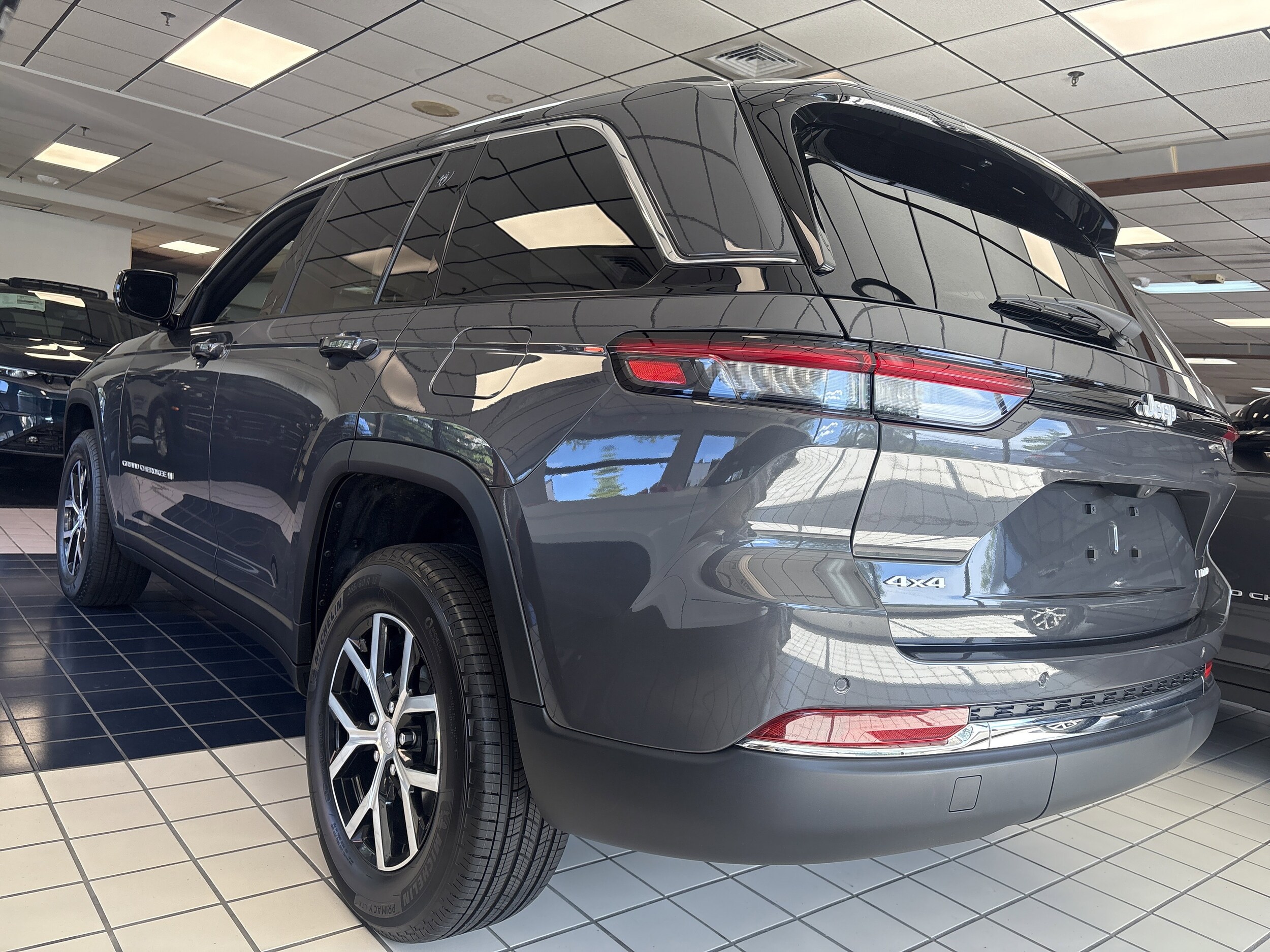 2025 Jeep Grand Cherokee Limited photo 4