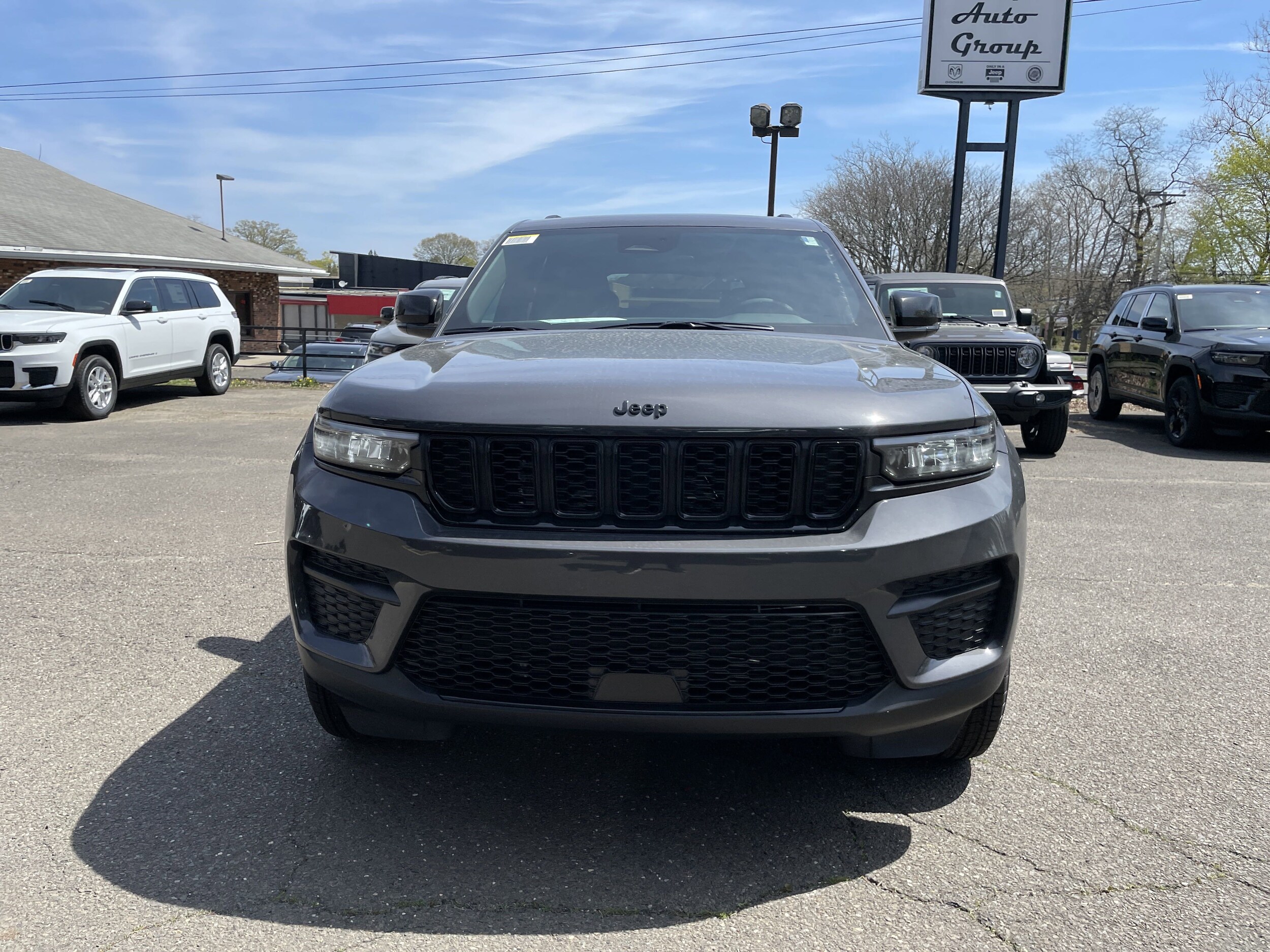 2025 Jeep Grand Cherokee Altitude X photo 2