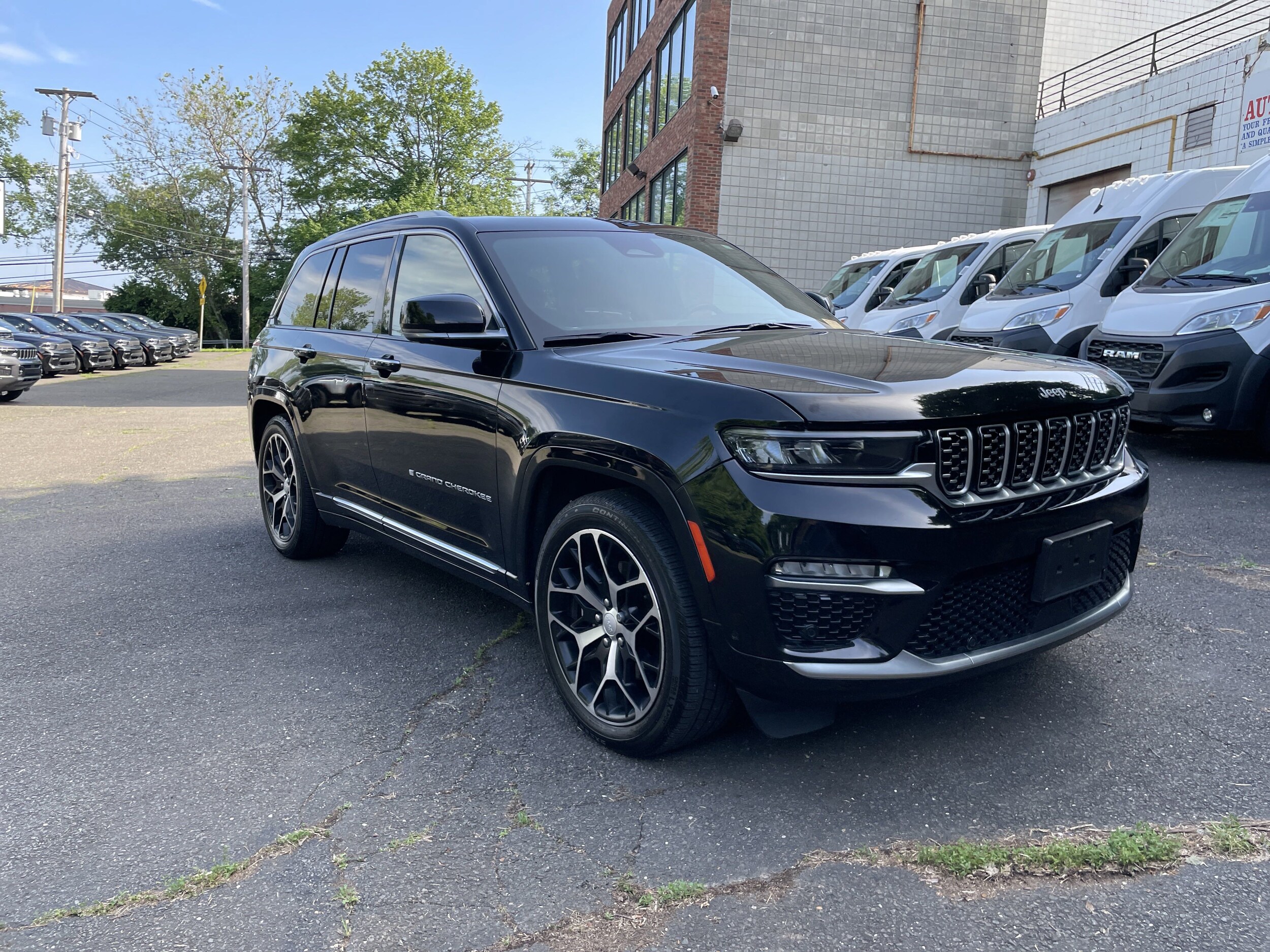 2022 Jeep Grand Cherokee Summit Reserve photo 3
