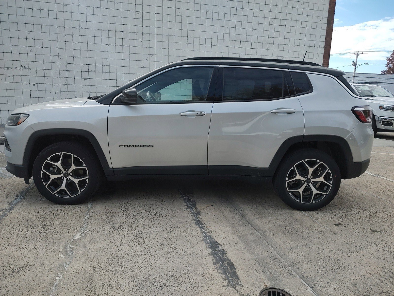2025 Jeep Compass Limited photo 2