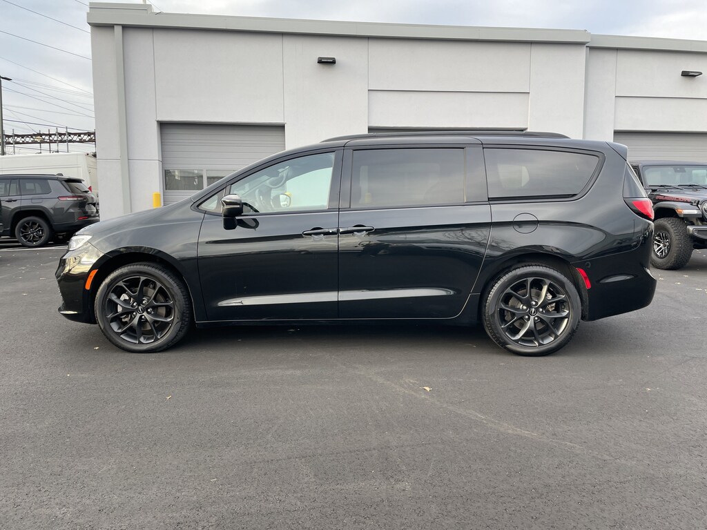 Used 2023 Chrysler Pacifica Touring L Touring L AWD