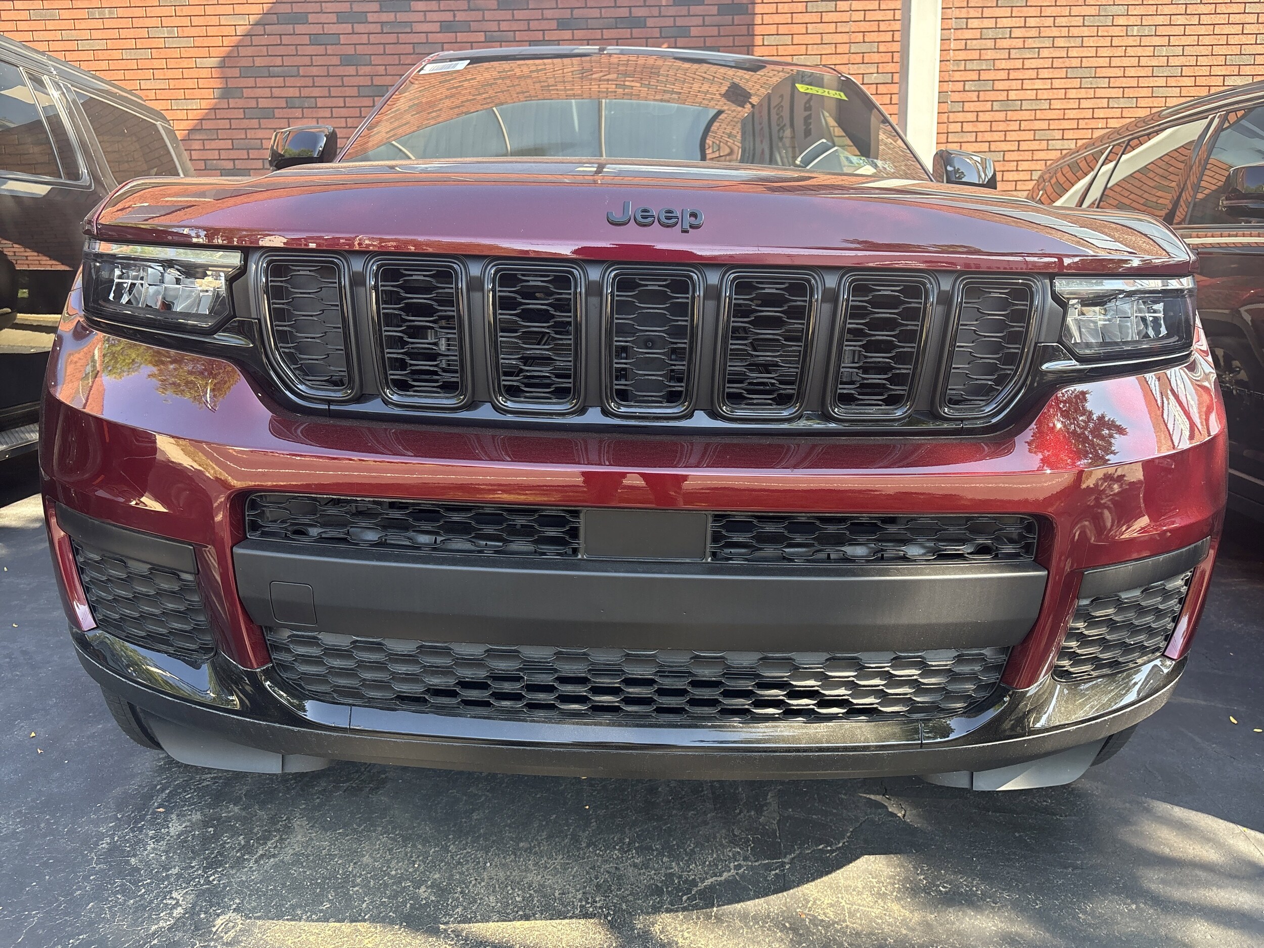 2025 Jeep Grand Cherokee Altitude photo 2