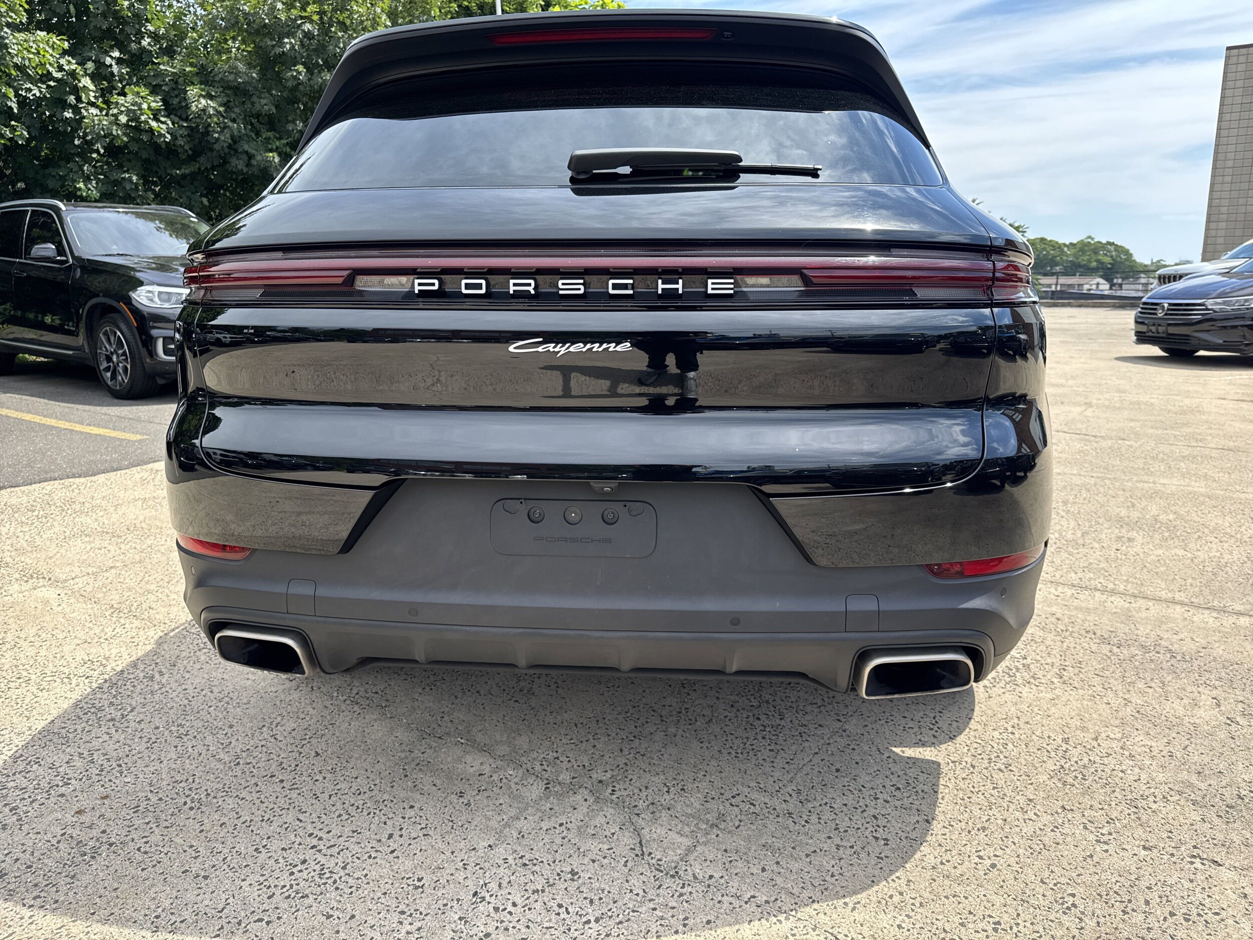 2024 Porsche Cayenne Base photo 3