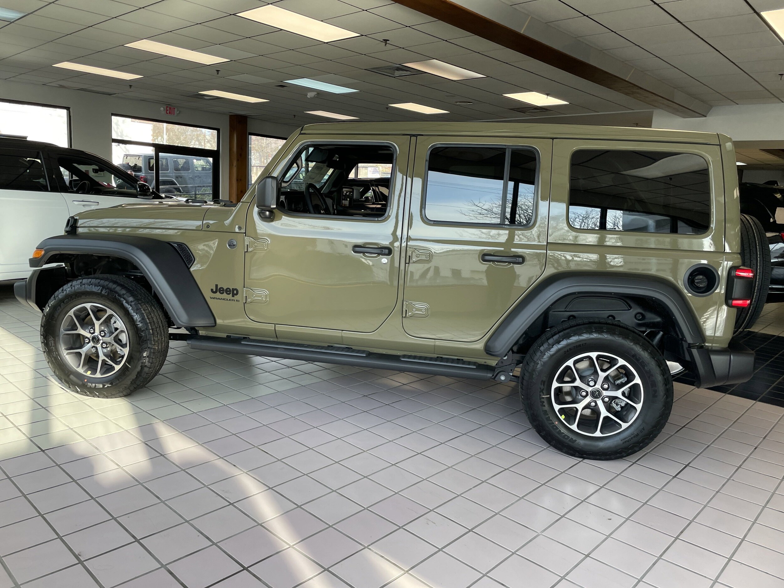 2025 Jeep Wrangler Sport S photo 4