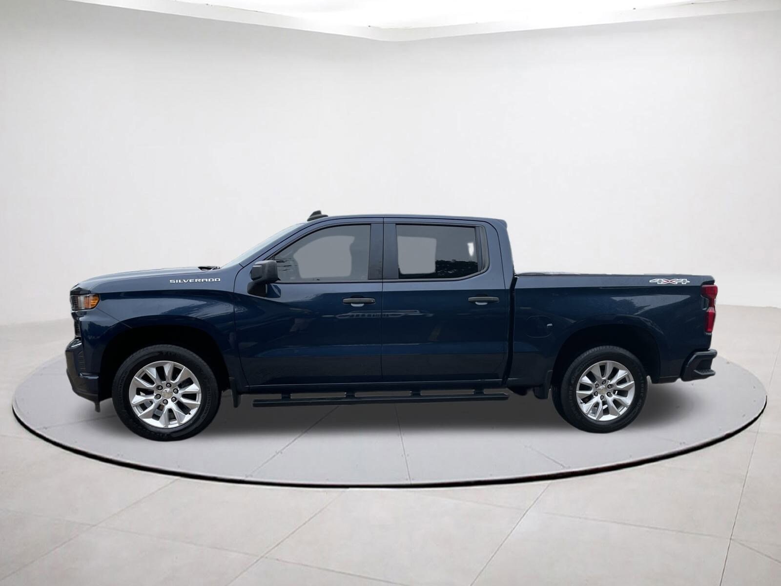 2019 Chevrolet Silverado 1500 Custom photo 2