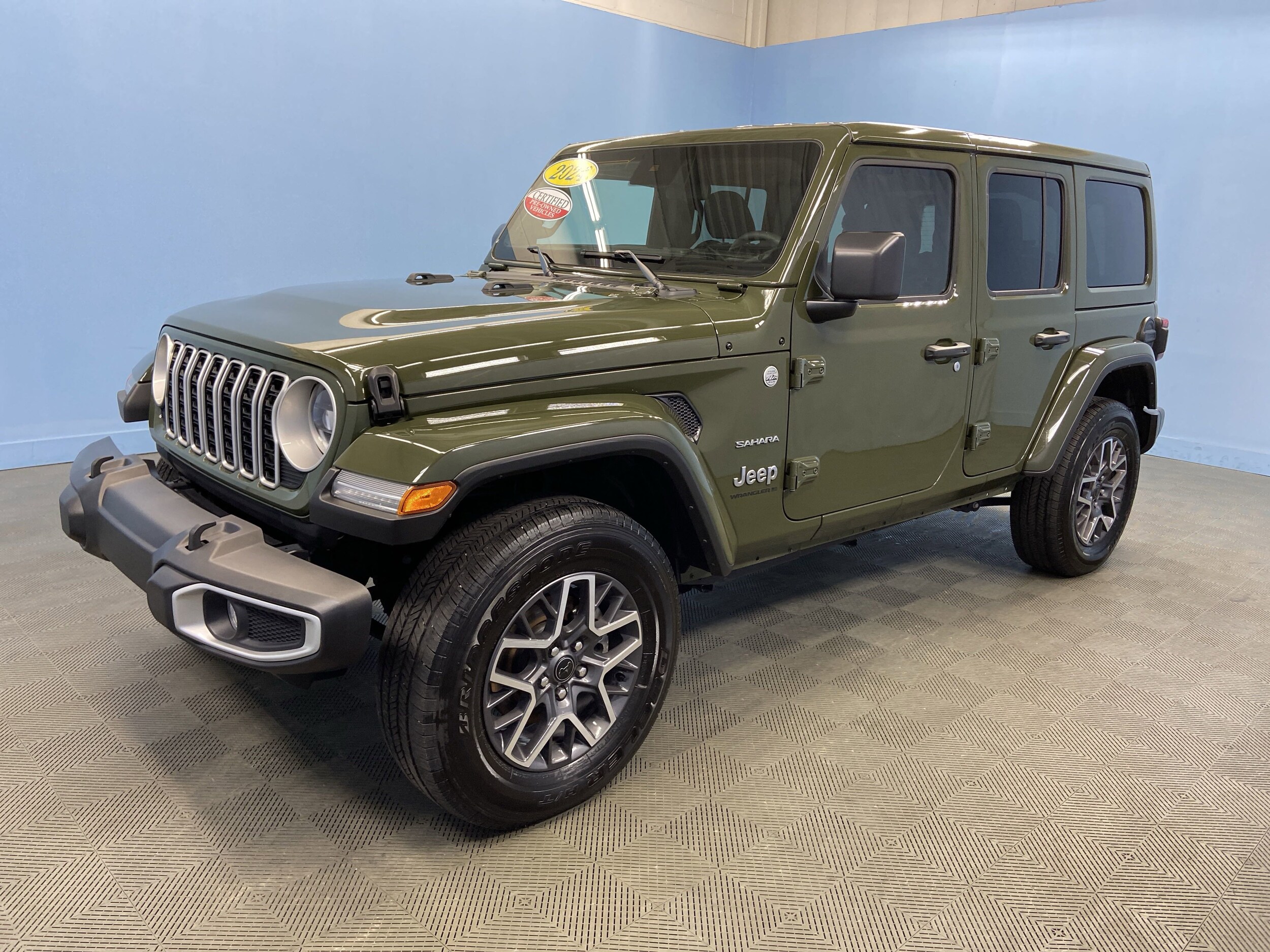 2024 Jeep Wrangler Sahara photo 3