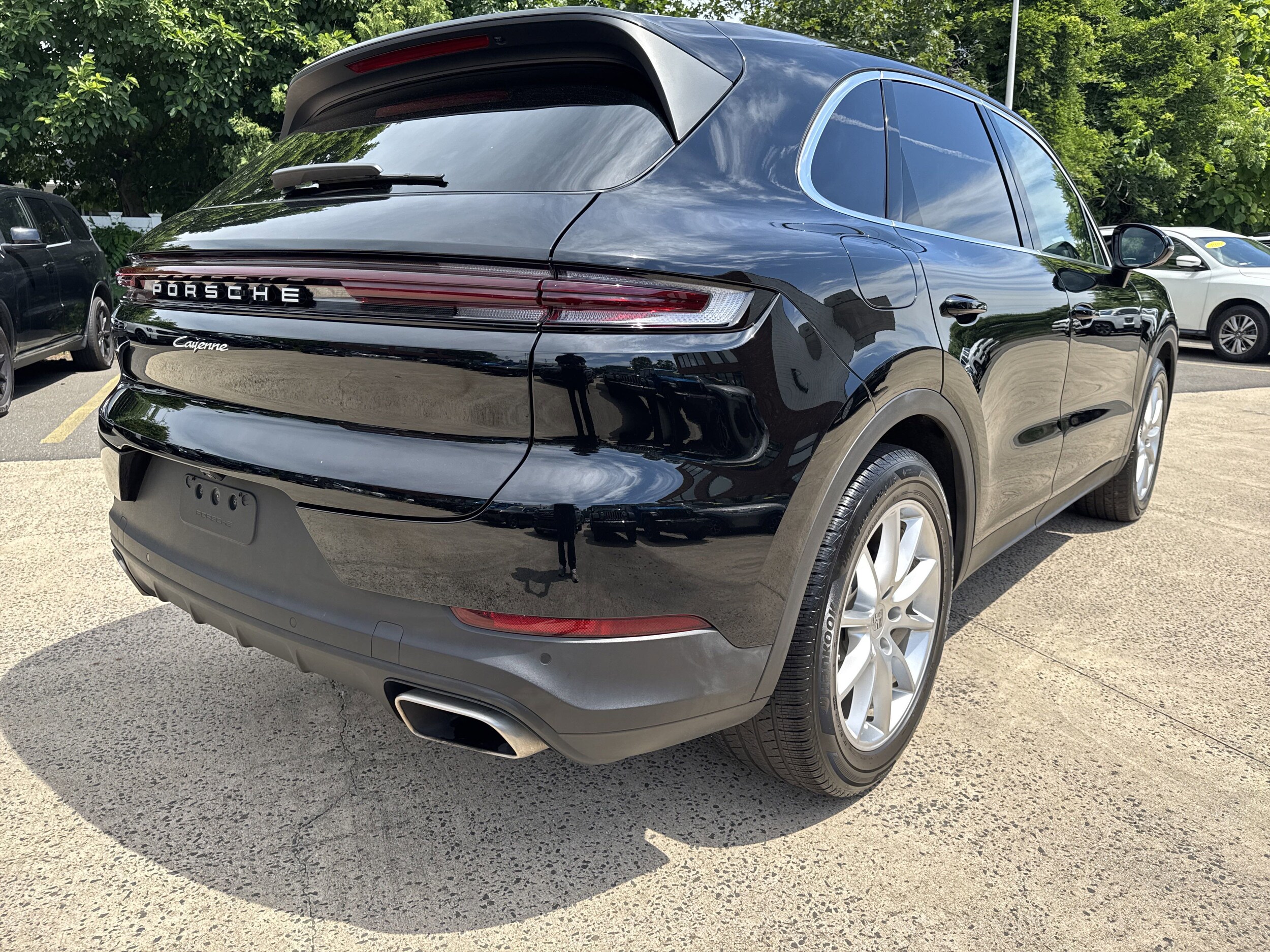 2024 Porsche Cayenne Base photo 2