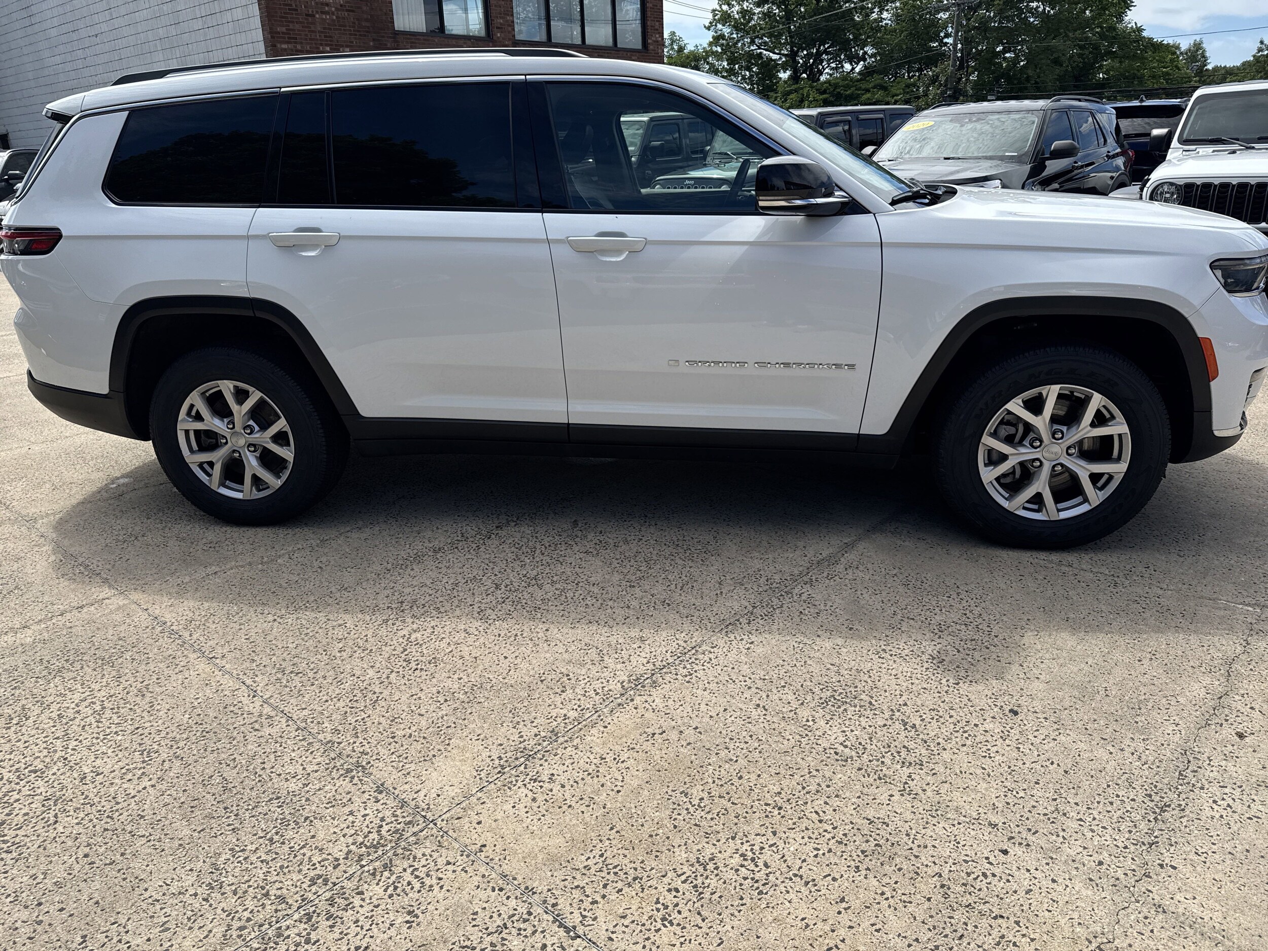 2021 Jeep Grand Cherokee Limited photo 4
