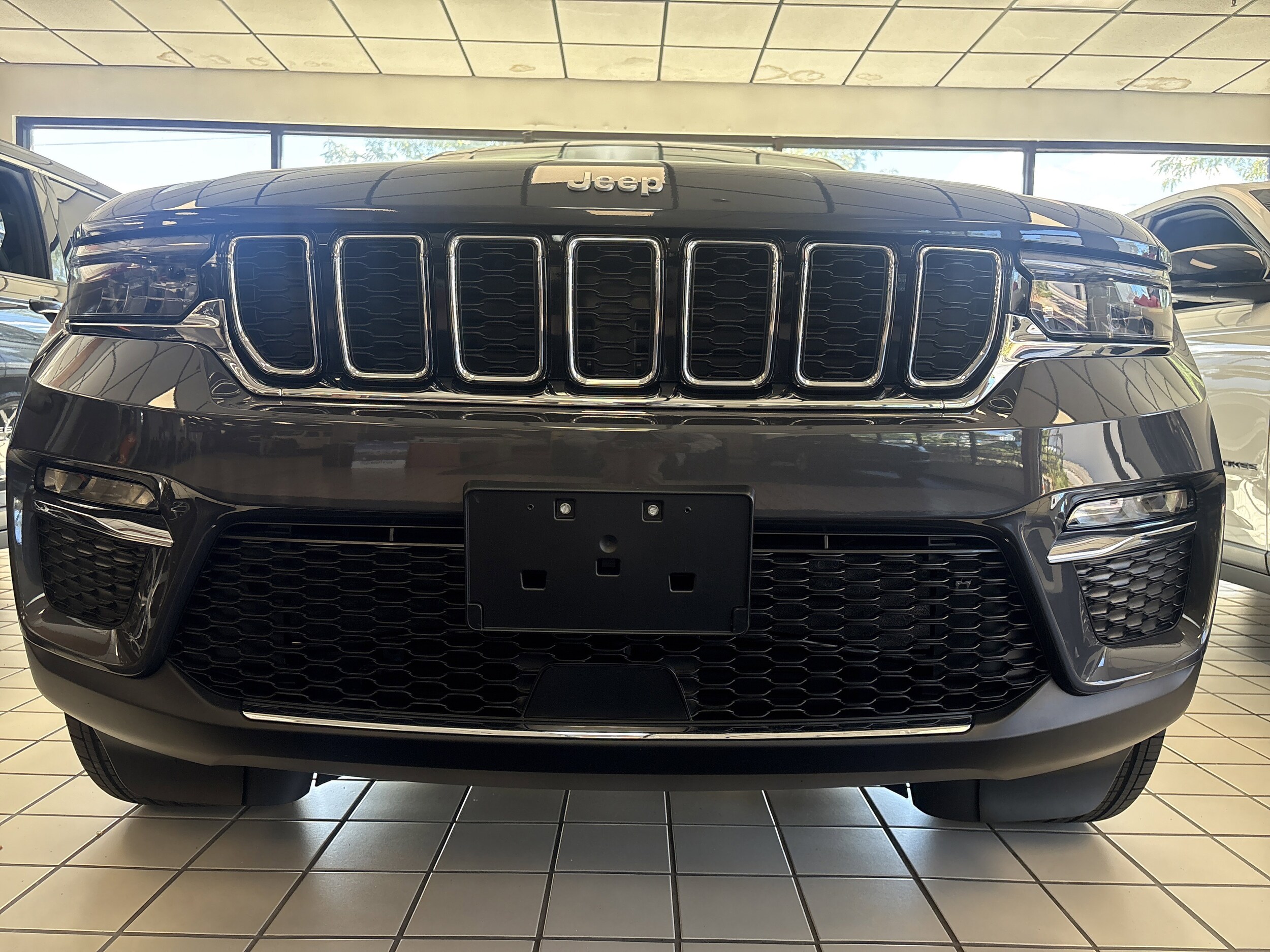 2025 Jeep Grand Cherokee Limited photo 2