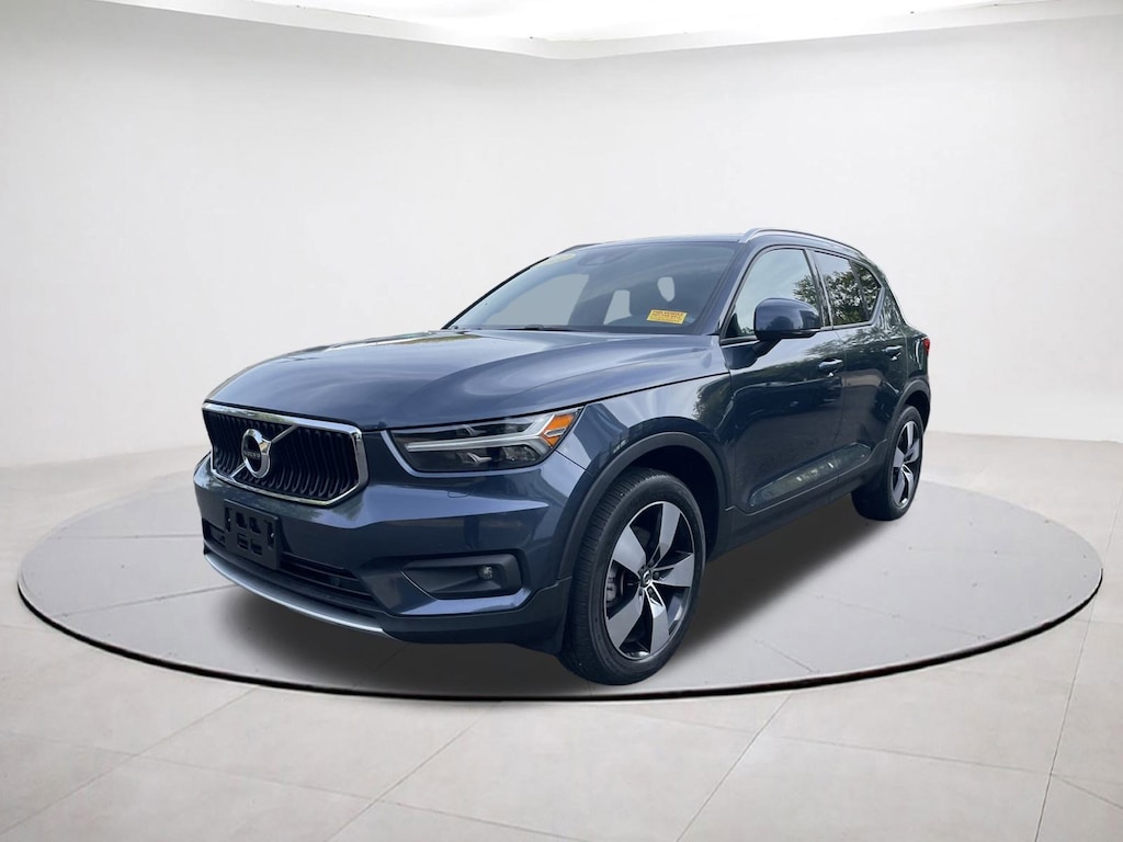 Used 2022 Volvo XC40 Momentum T5 AWD Momentum
