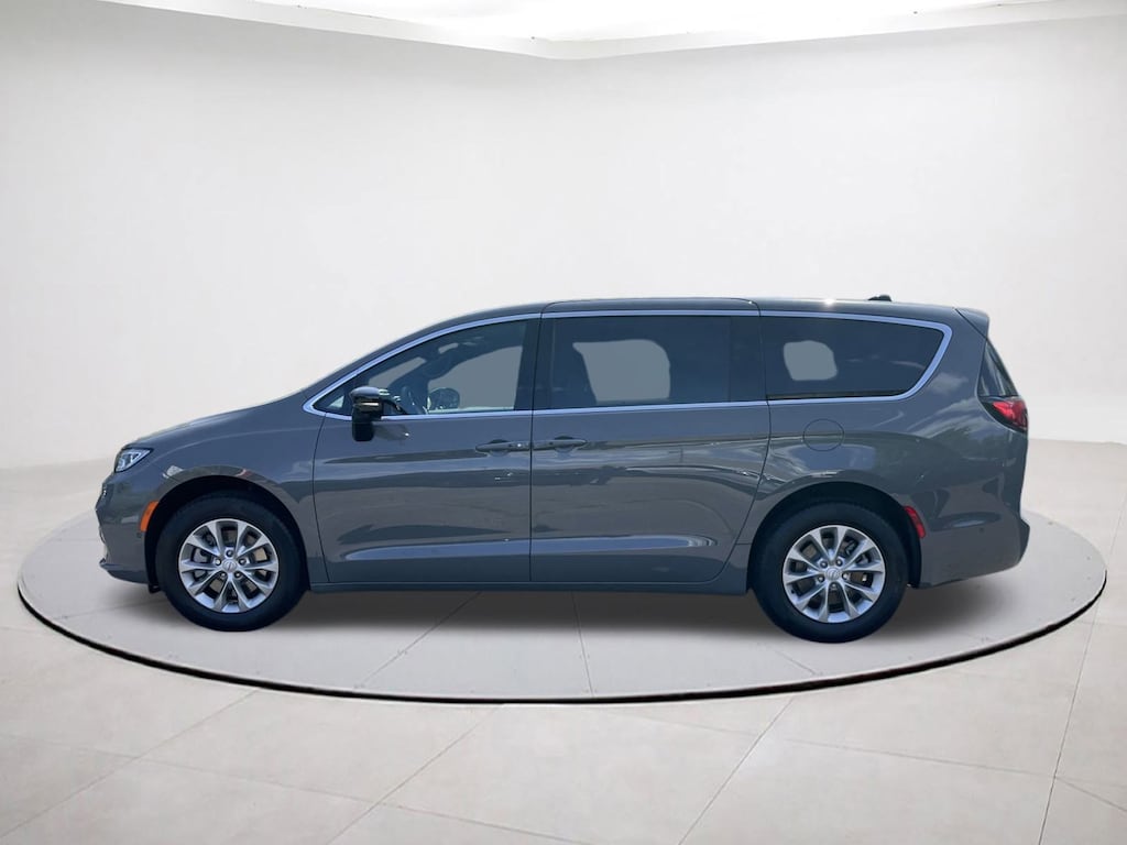 New 2025 Chrysler Pacifica Select Passenger Van