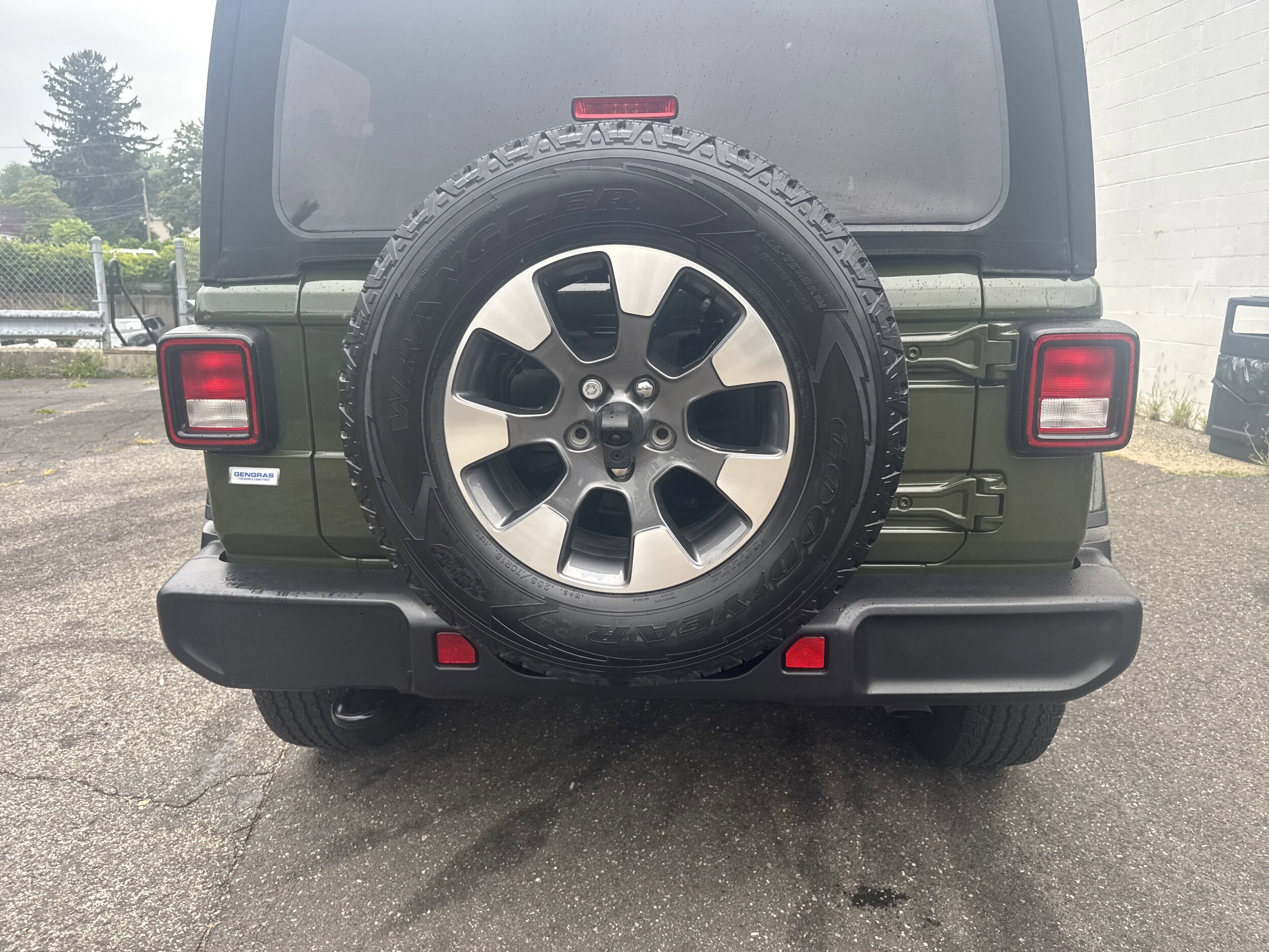2021 Jeep Wrangler Unlimited Sahara photo 4