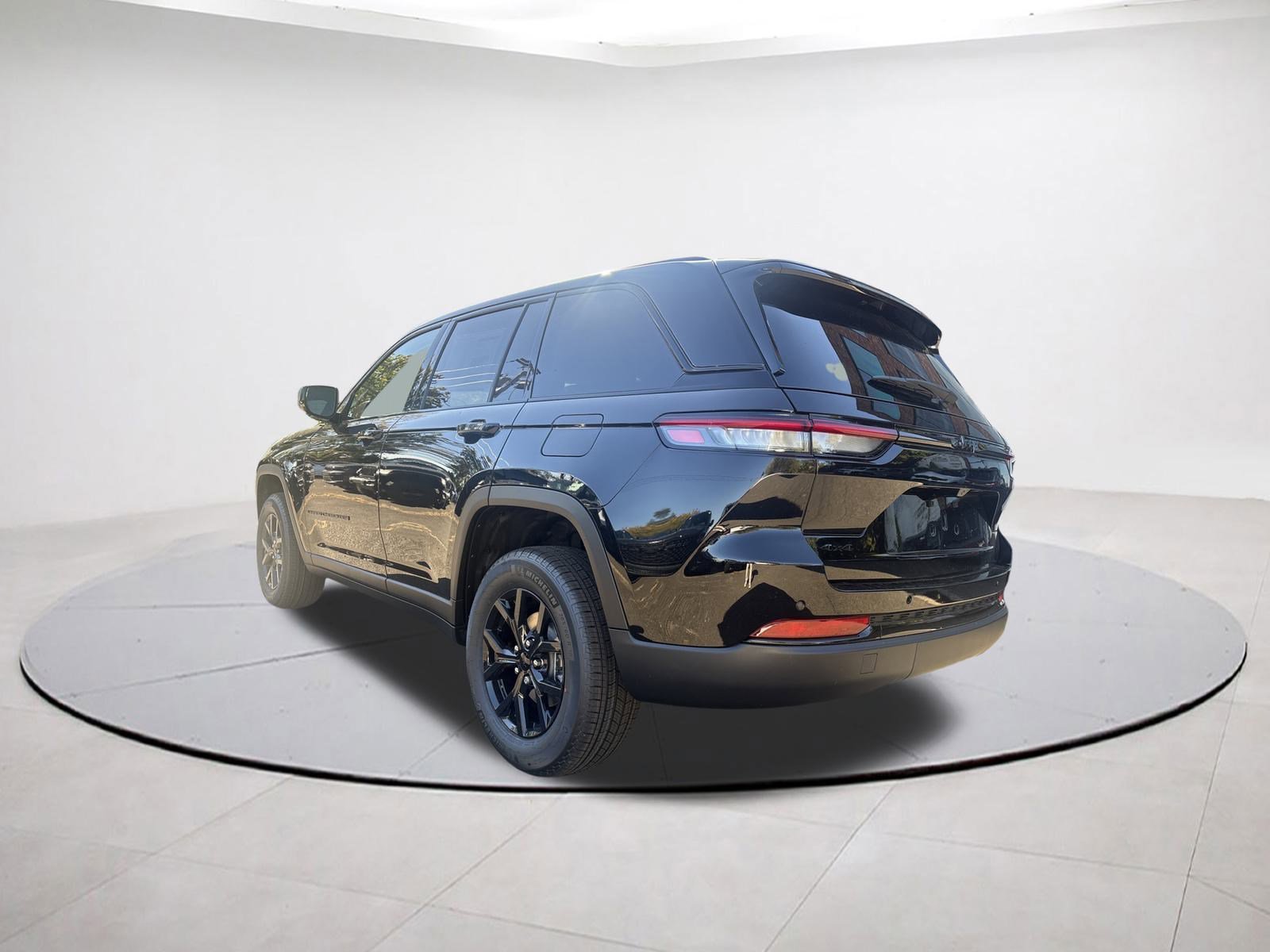 2025 Jeep Grand Cherokee Altitude photo 2