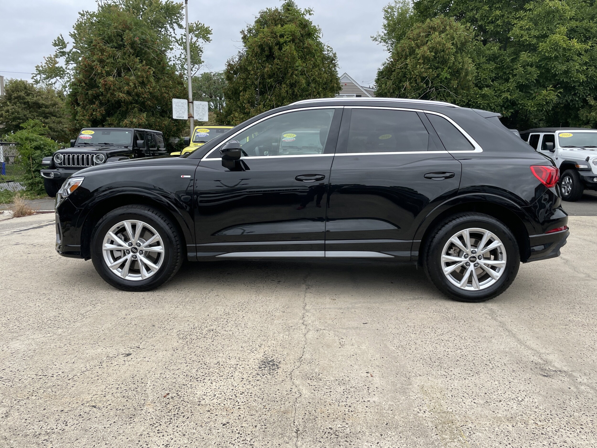 2025 Audi Q3 S line Premium 45 TFSI photo 2