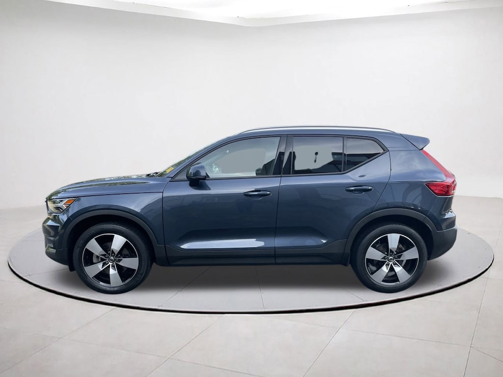Used 2022 Volvo XC40 Momentum T5 AWD Momentum