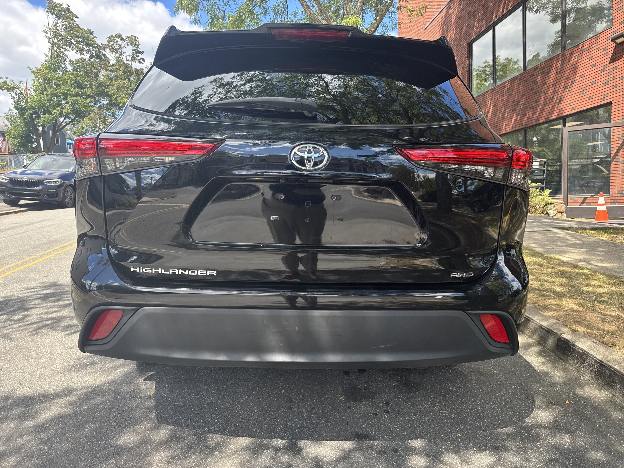 2021 Toyota Highlander L photo 3