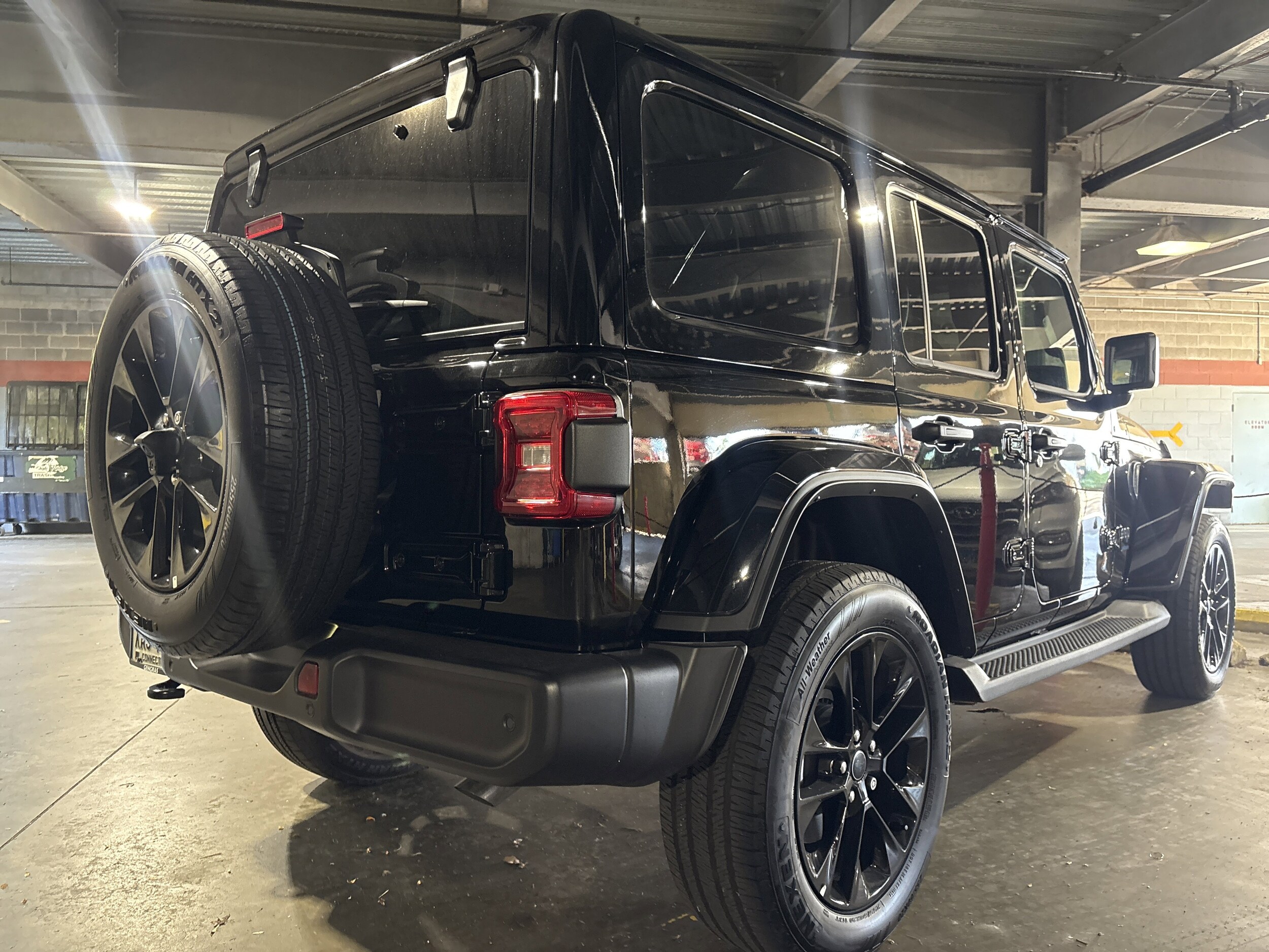 2025 Jeep Wrangler 4xe Sahara photo 4