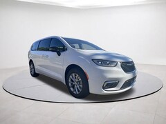 2026 Chrysler Pacifica Select Passenger Van