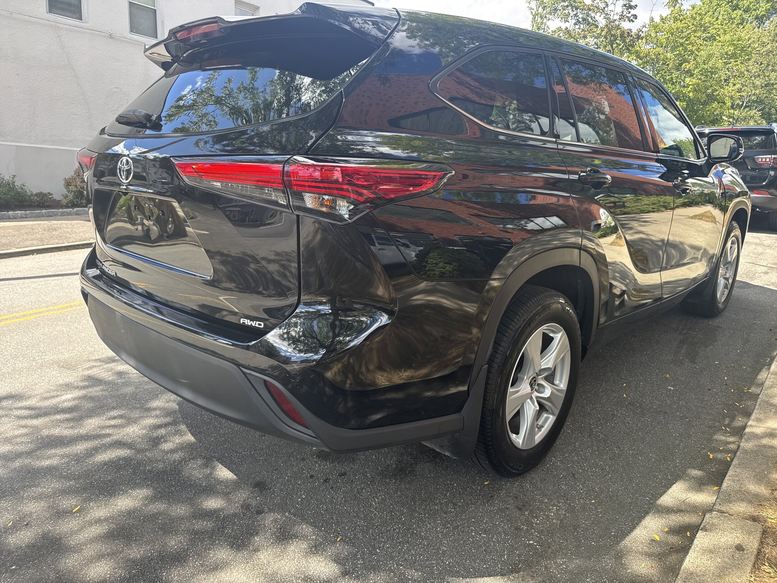 2021 Toyota Highlander L photo 2