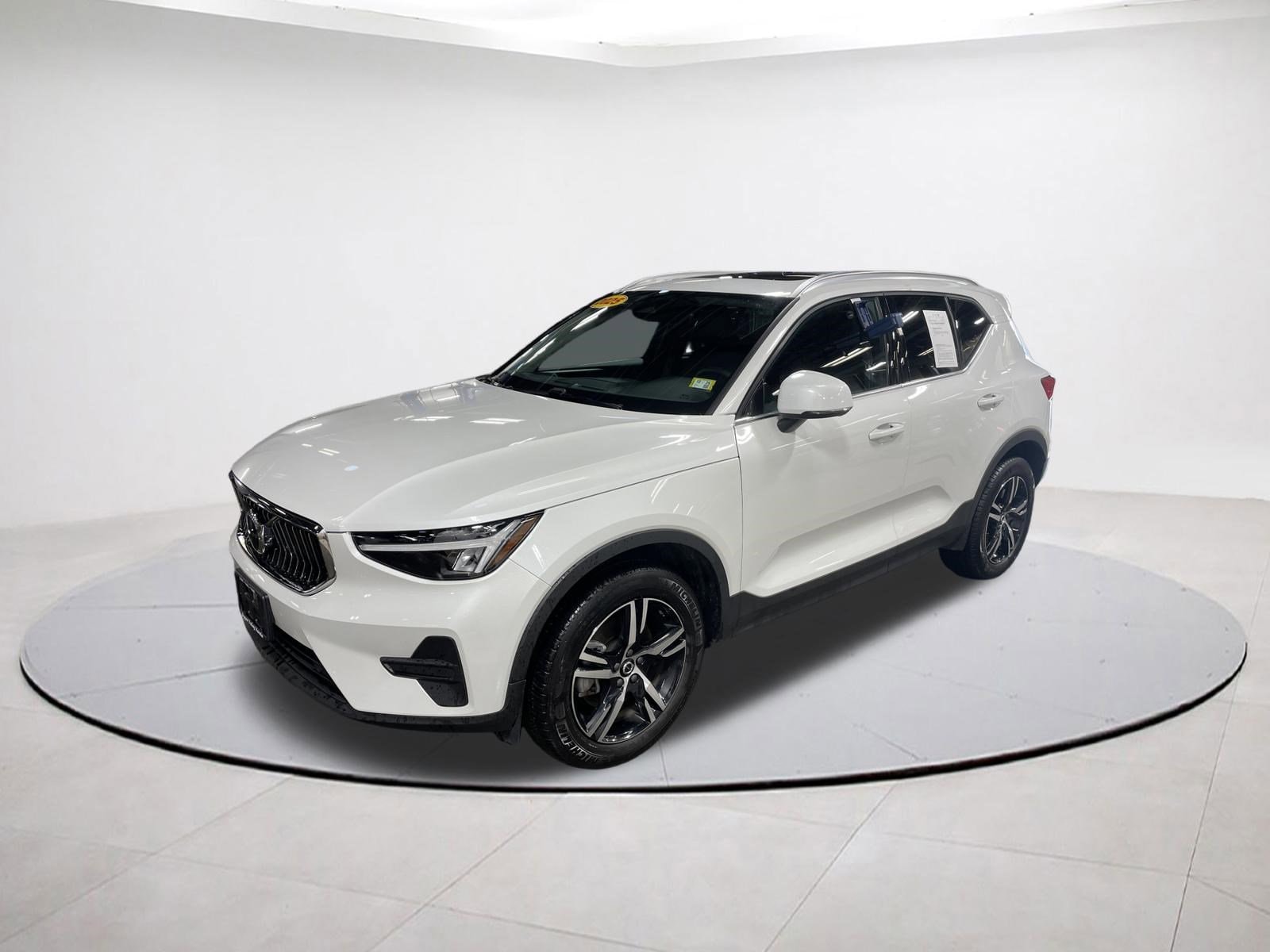 2025 Volvo XC40 SUV 