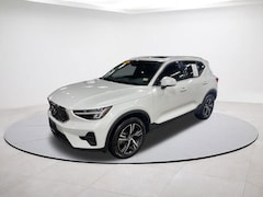 2025 Volvo XC40 Core Bright Theme SUV
