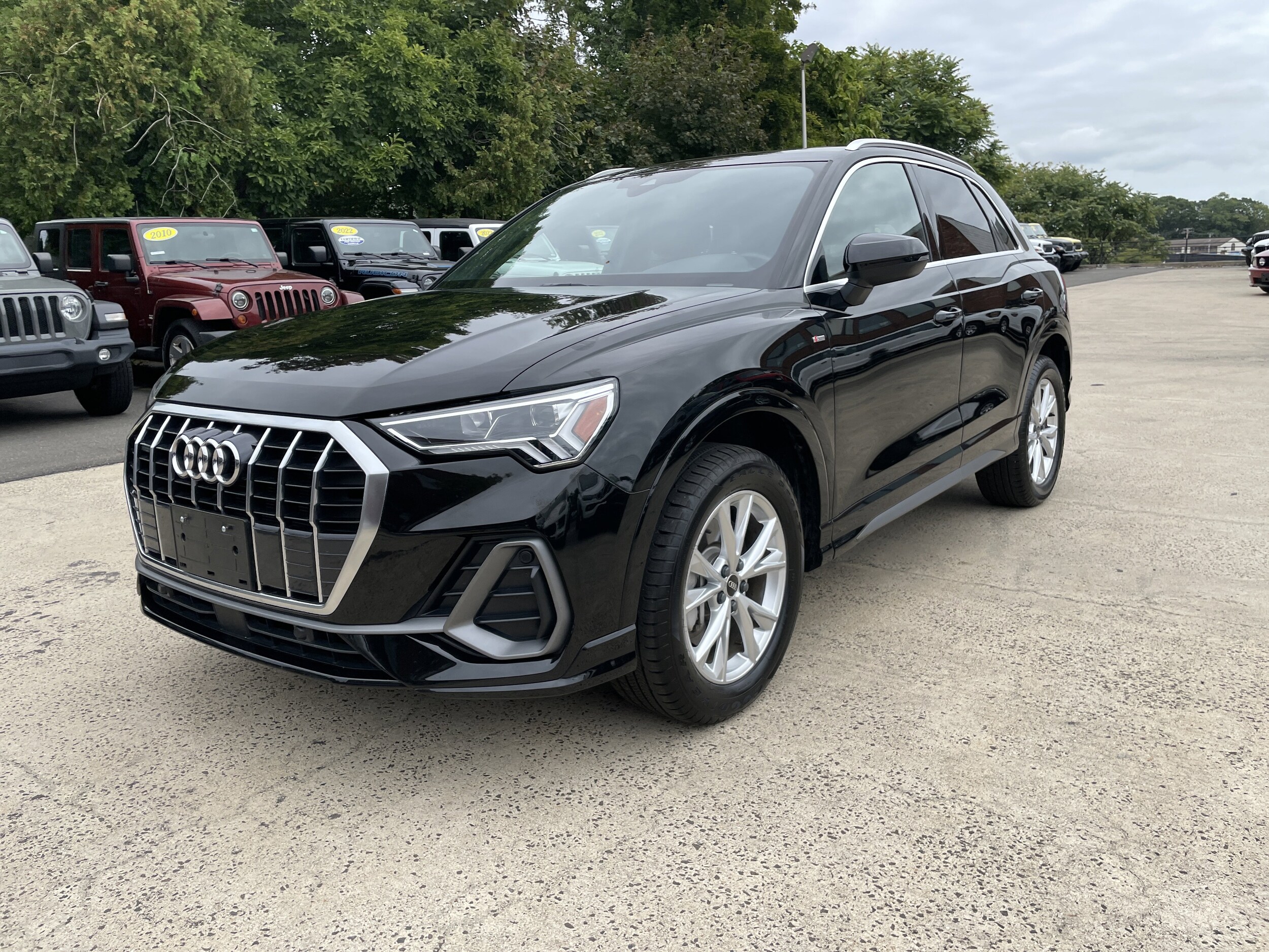 2025 Audi Q3 S line Premium 45 TFSI photo 2