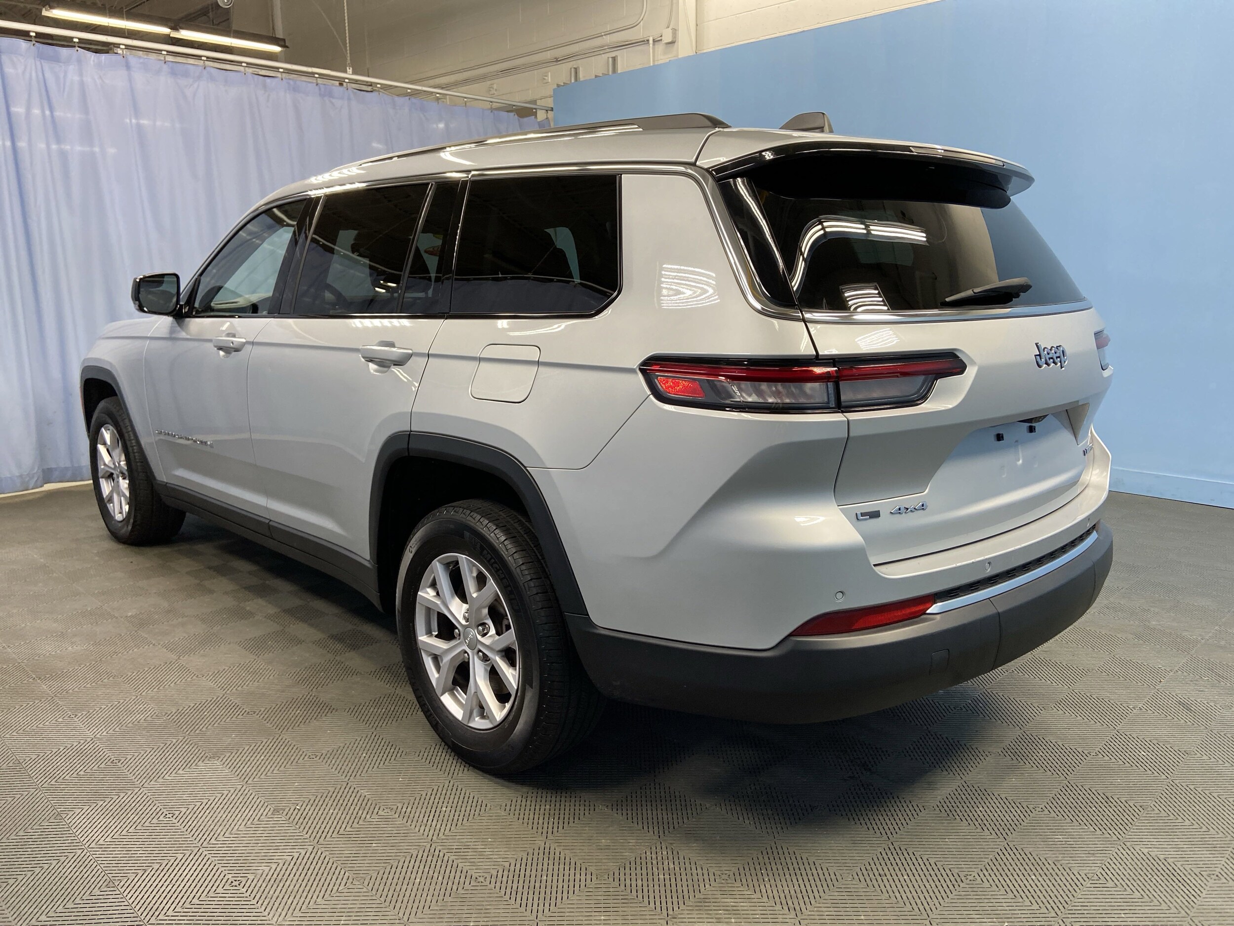 2021 Jeep Grand Cherokee Limited photo 2