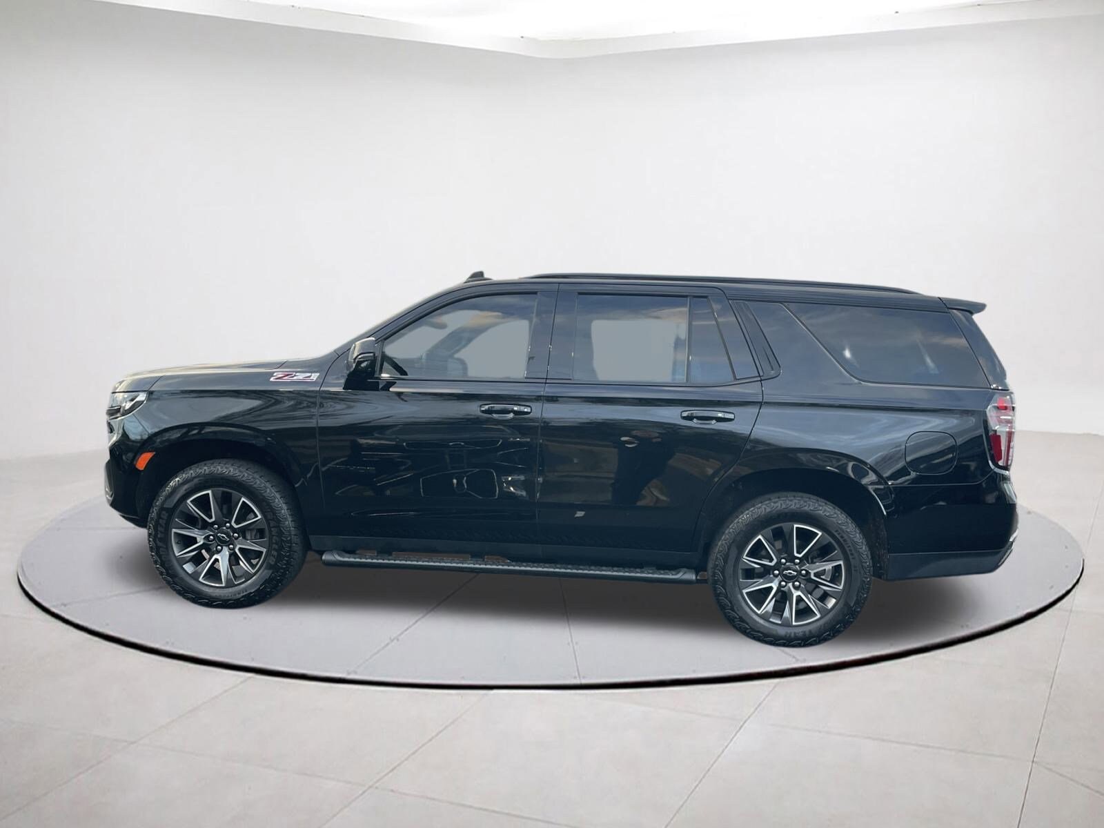 2021 Chevrolet Tahoe Z71 photo 2