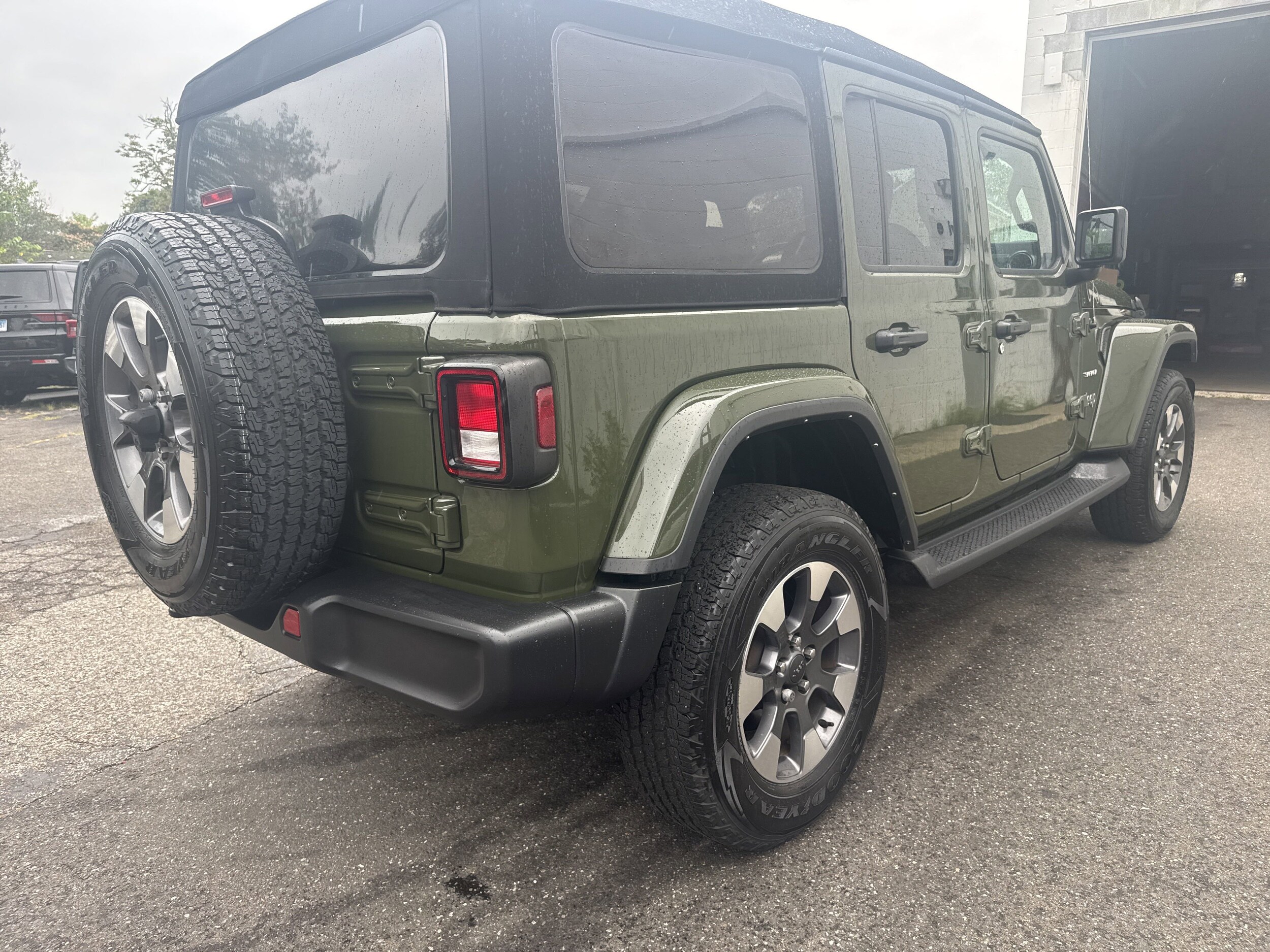 2021 Jeep Wrangler Unlimited Sahara photo 3