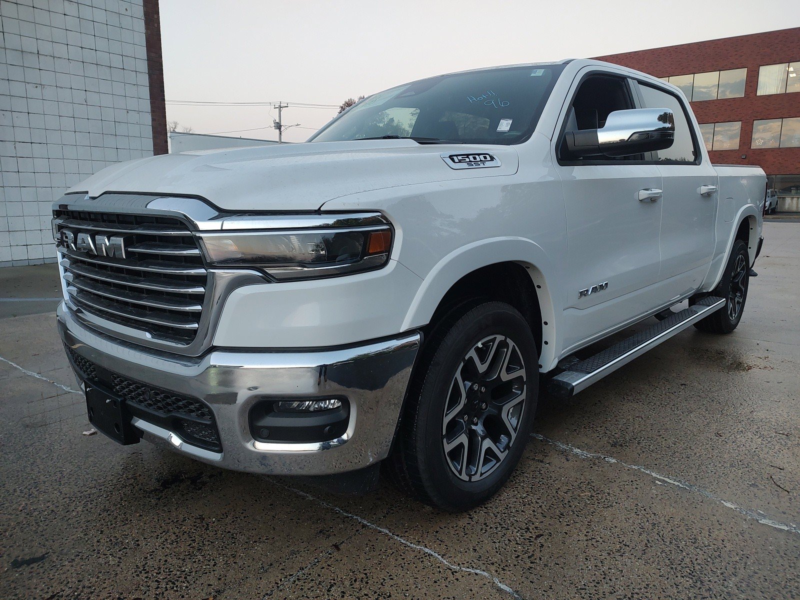 2025 Ram 1500 Laramie photo 3