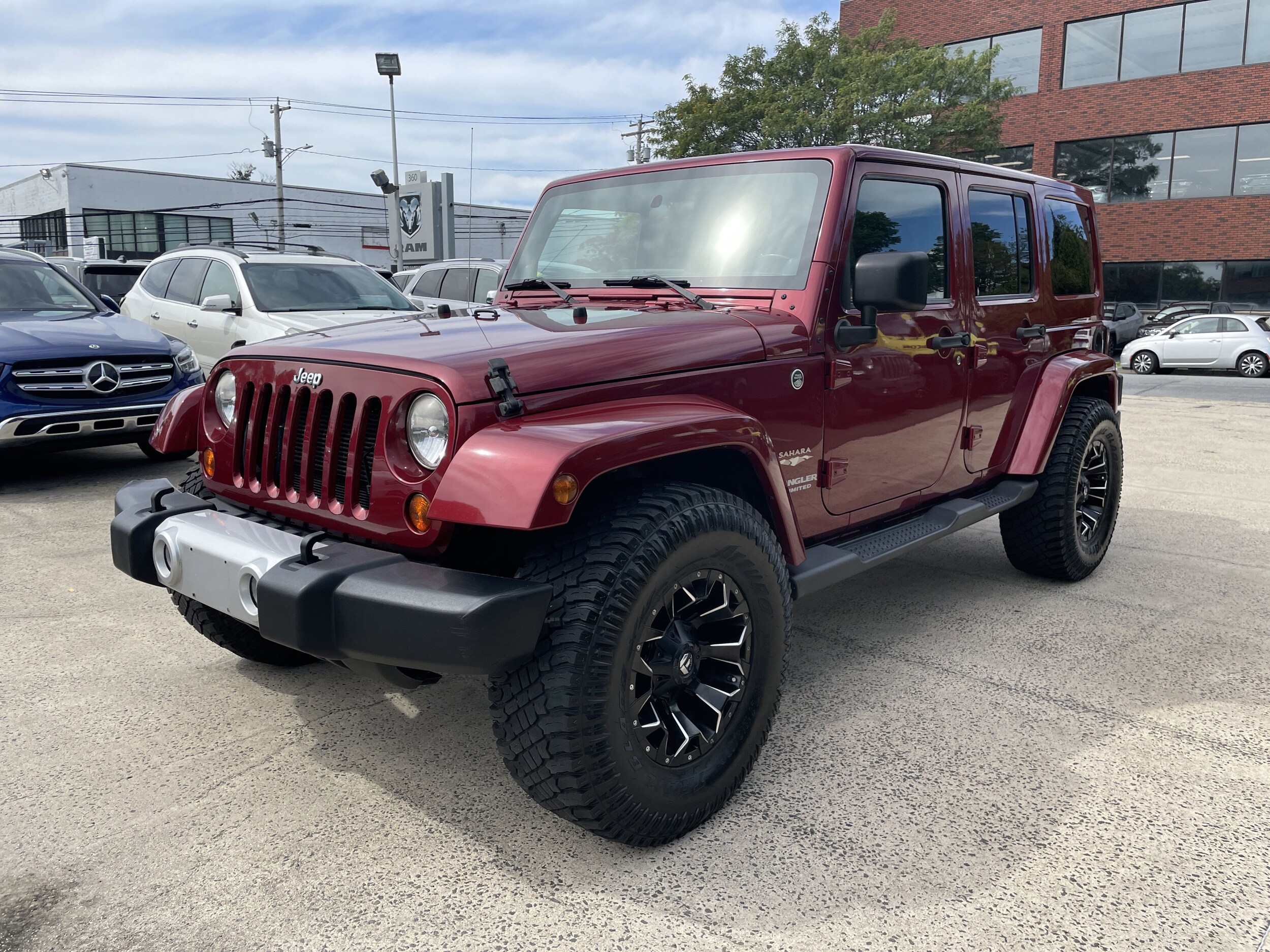 2012 Jeep Wrangler Unlimited Sahara photo 3