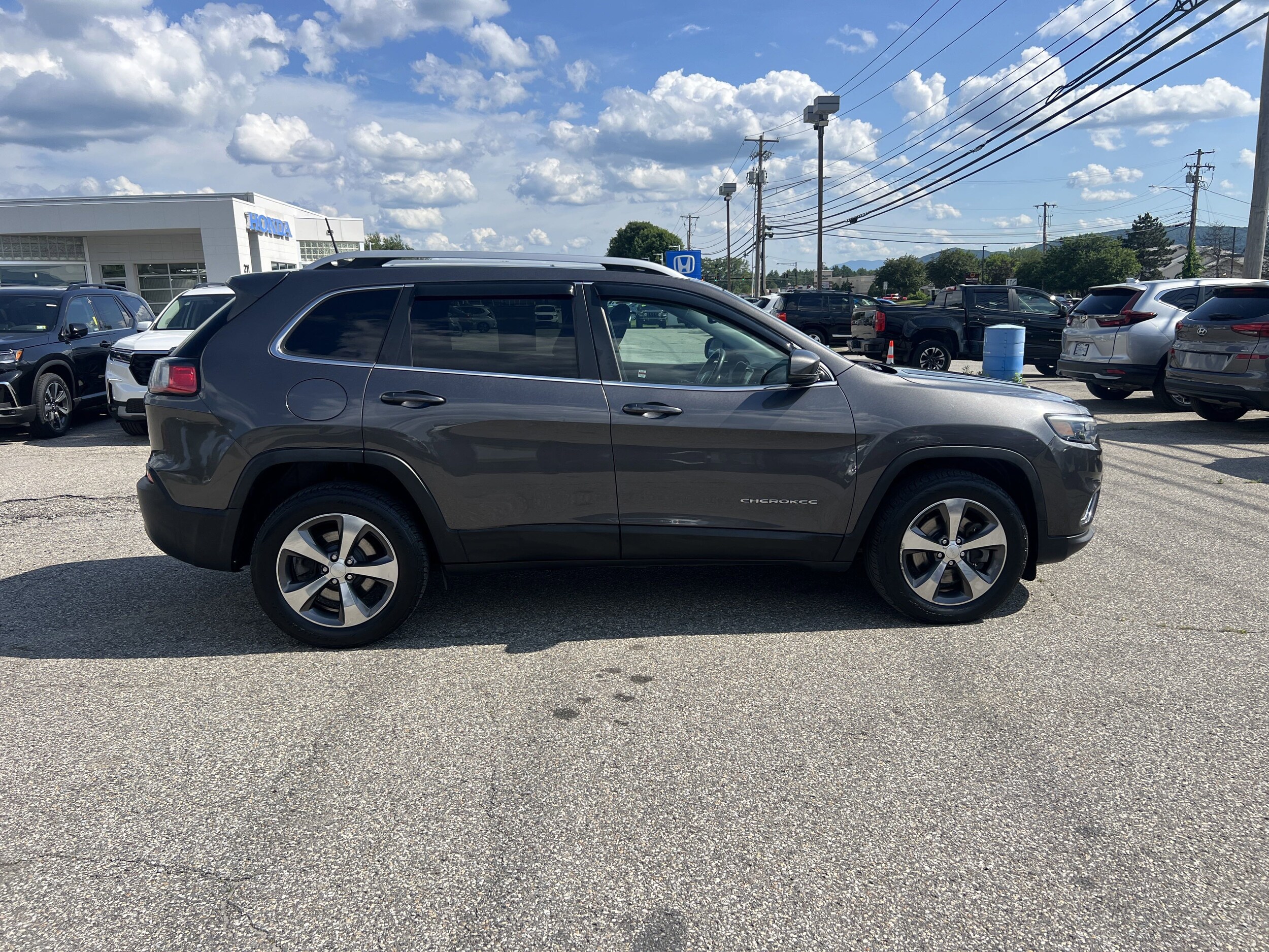 2019 Jeep Cherokee Limited photo 2