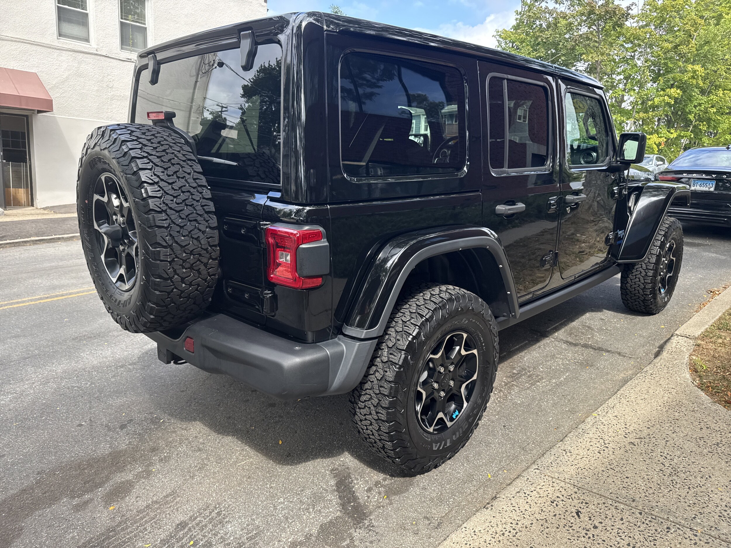 2022 Jeep Wrangler 4xe Unlimited Rubicon photo 2