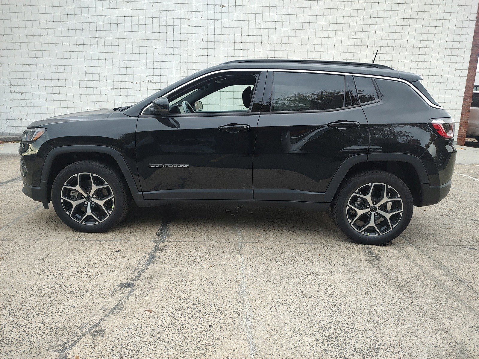 2025 Jeep Compass Limited photo 3