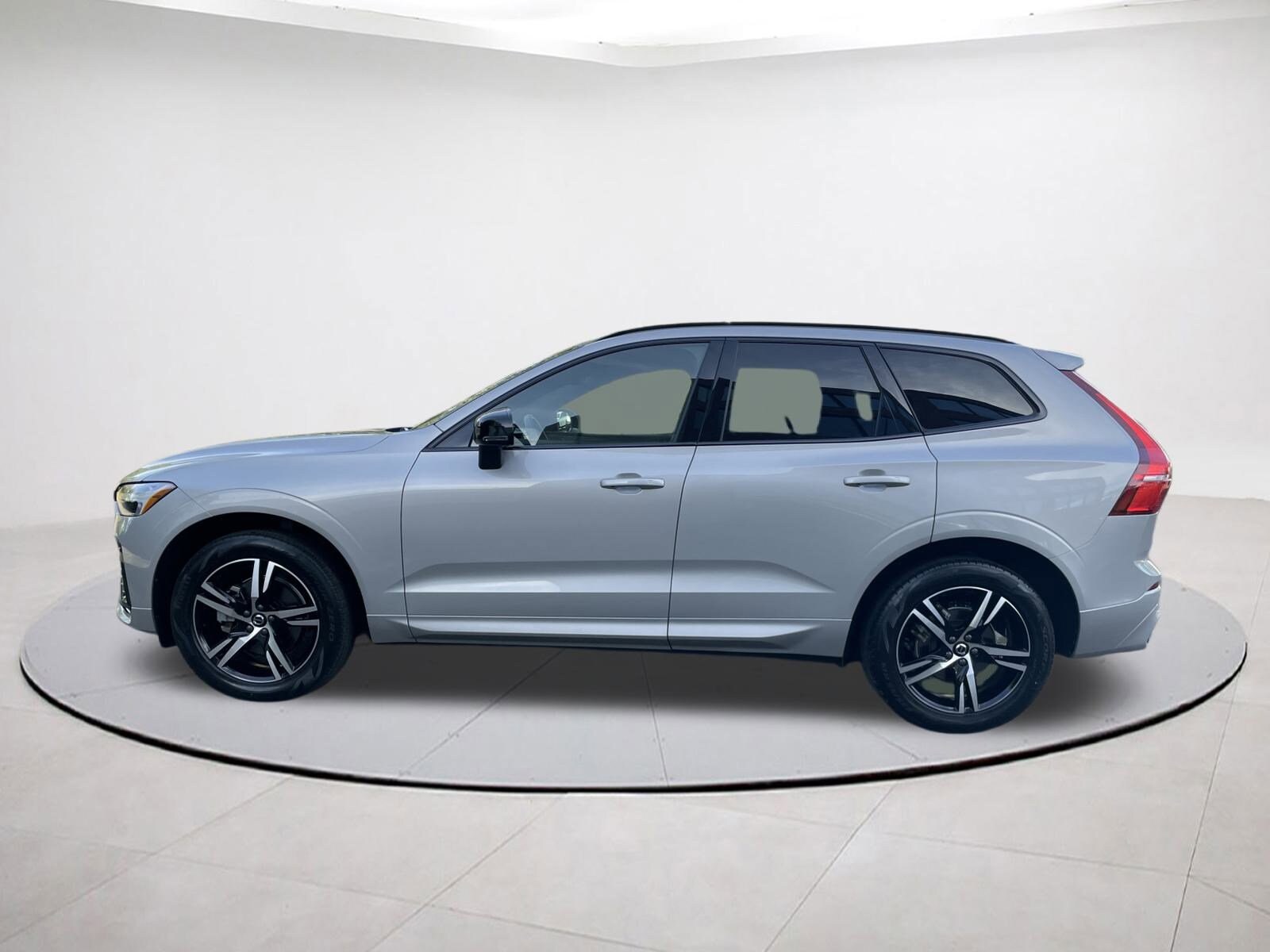 2022 Volvo XC60 B5 R-Design photo 4